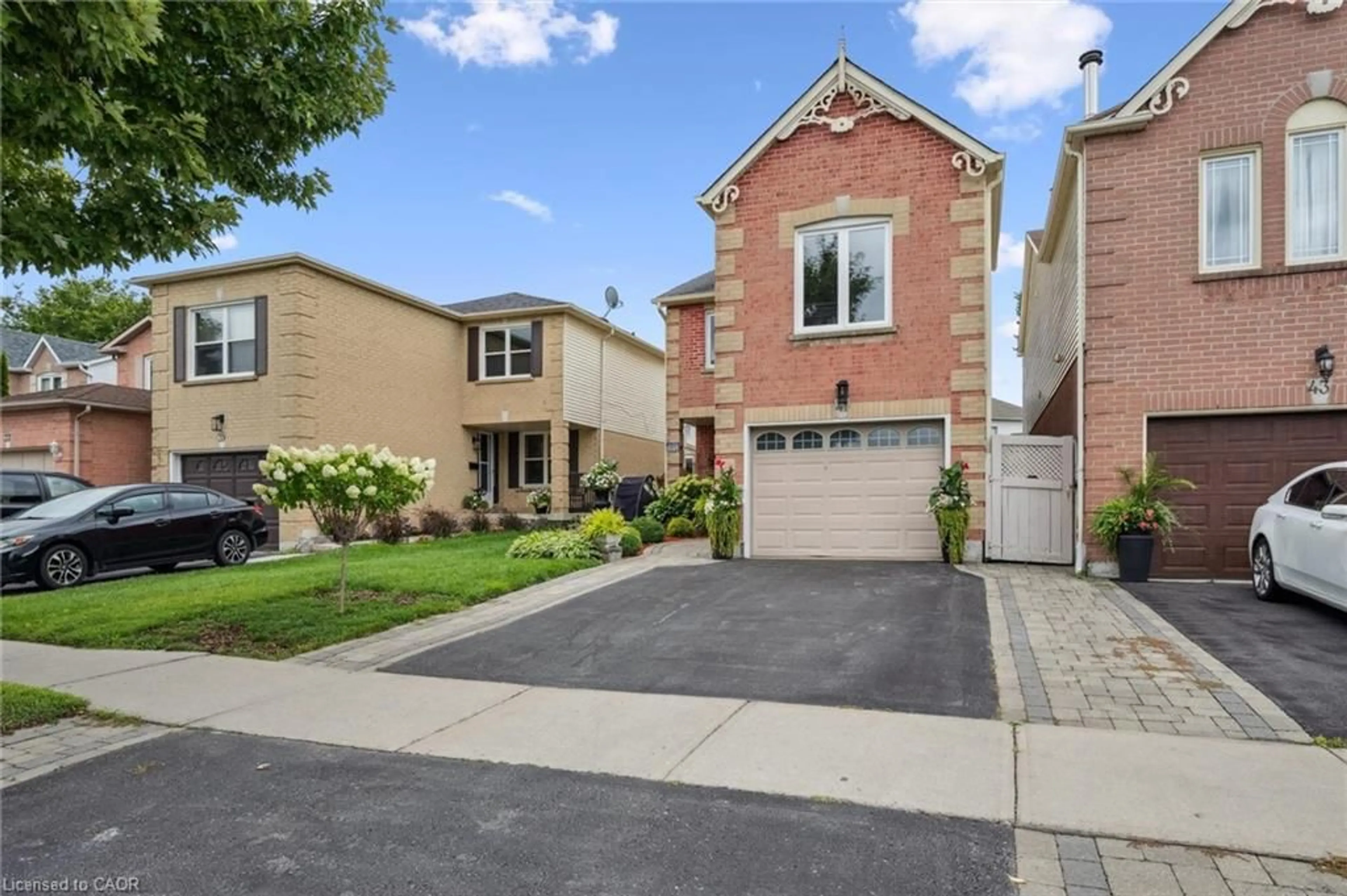 Home with brick exterior material, street for 41 Yorkville Dr, Courtice Ontario L1E 2A7