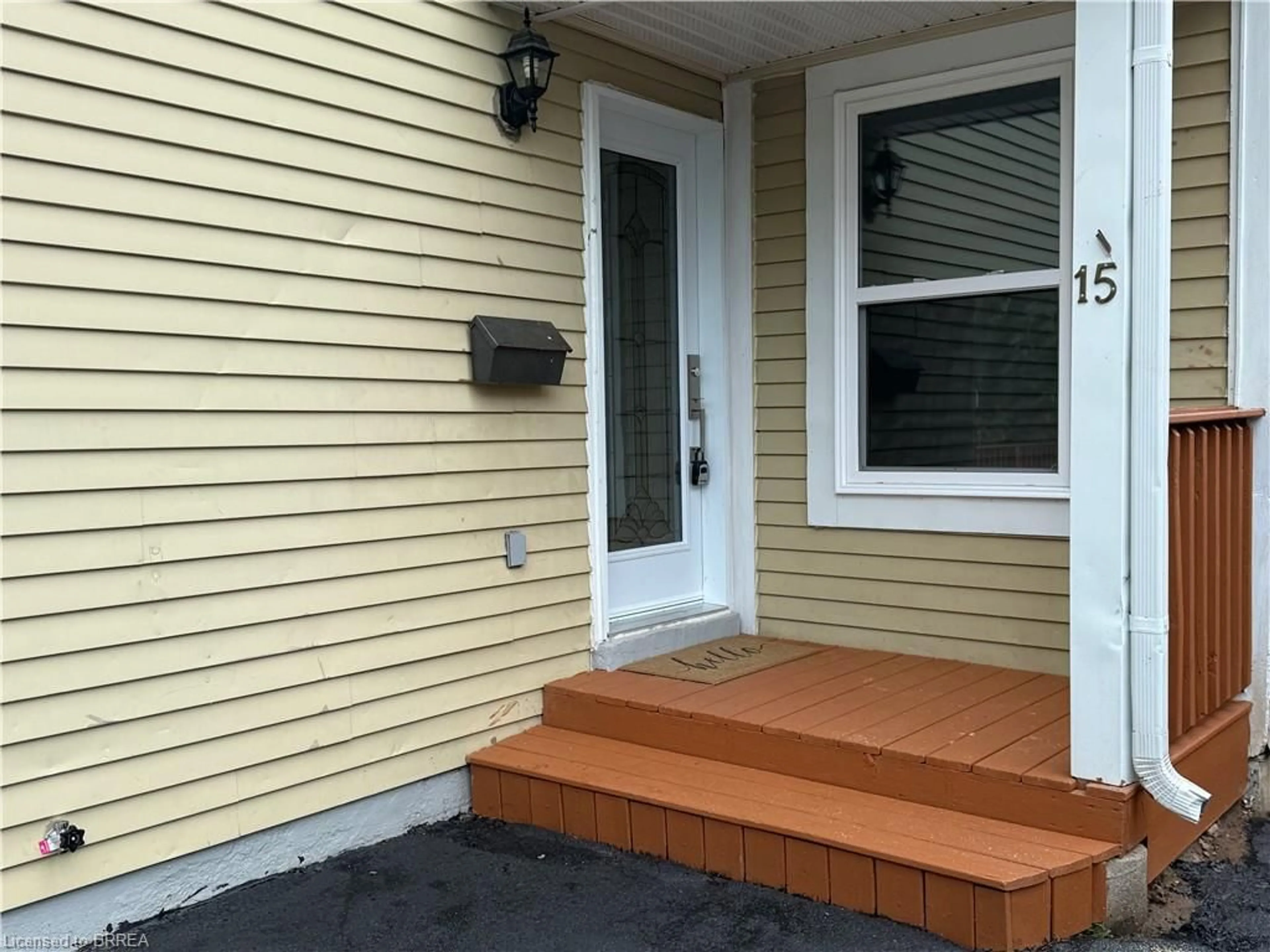Unknown for 15 Banbury Rd, Brantford Ontario N3P 1C9