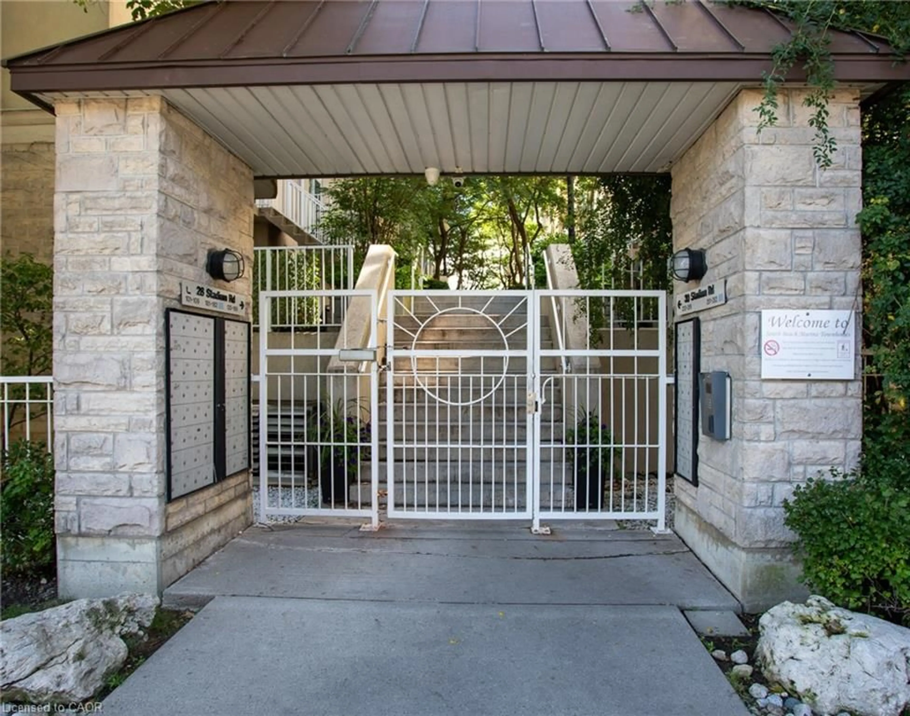 Indoor entryway for 30 Stadium Rd #250, Toronto Ontario M5V 3P4