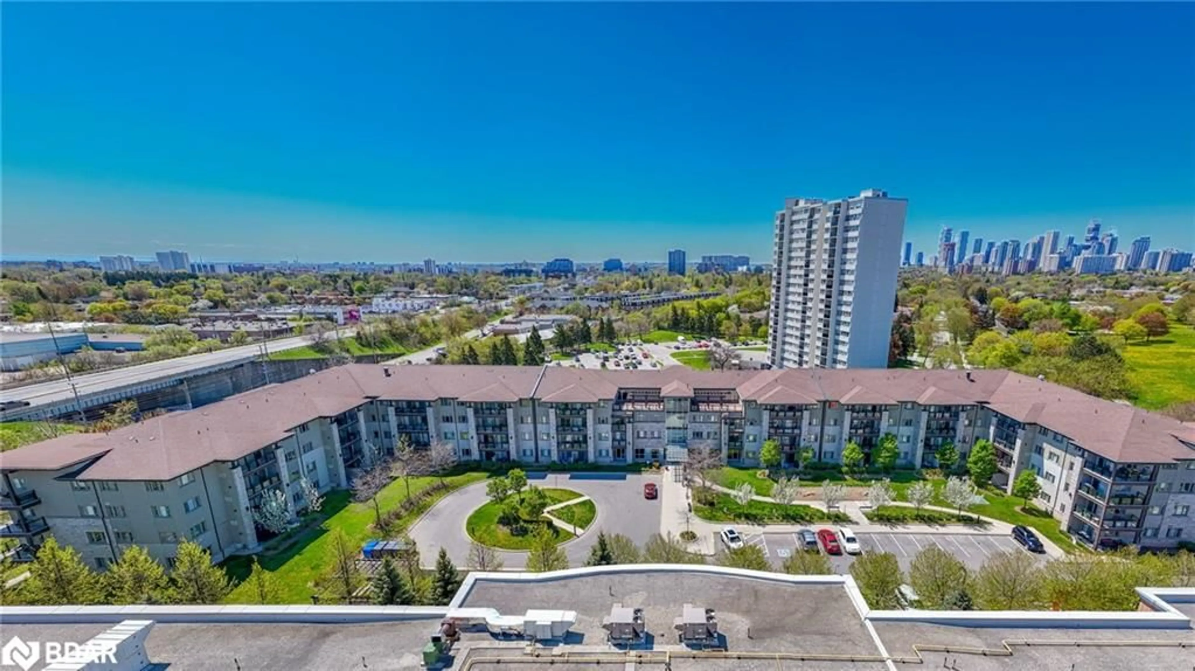 A pic from outside/outdoor area/front of a property/back of a property/a pic from drone, city buildings view from balcony for 570 Lolita Gdns #125, Mississauga Ontario L5A 0A1