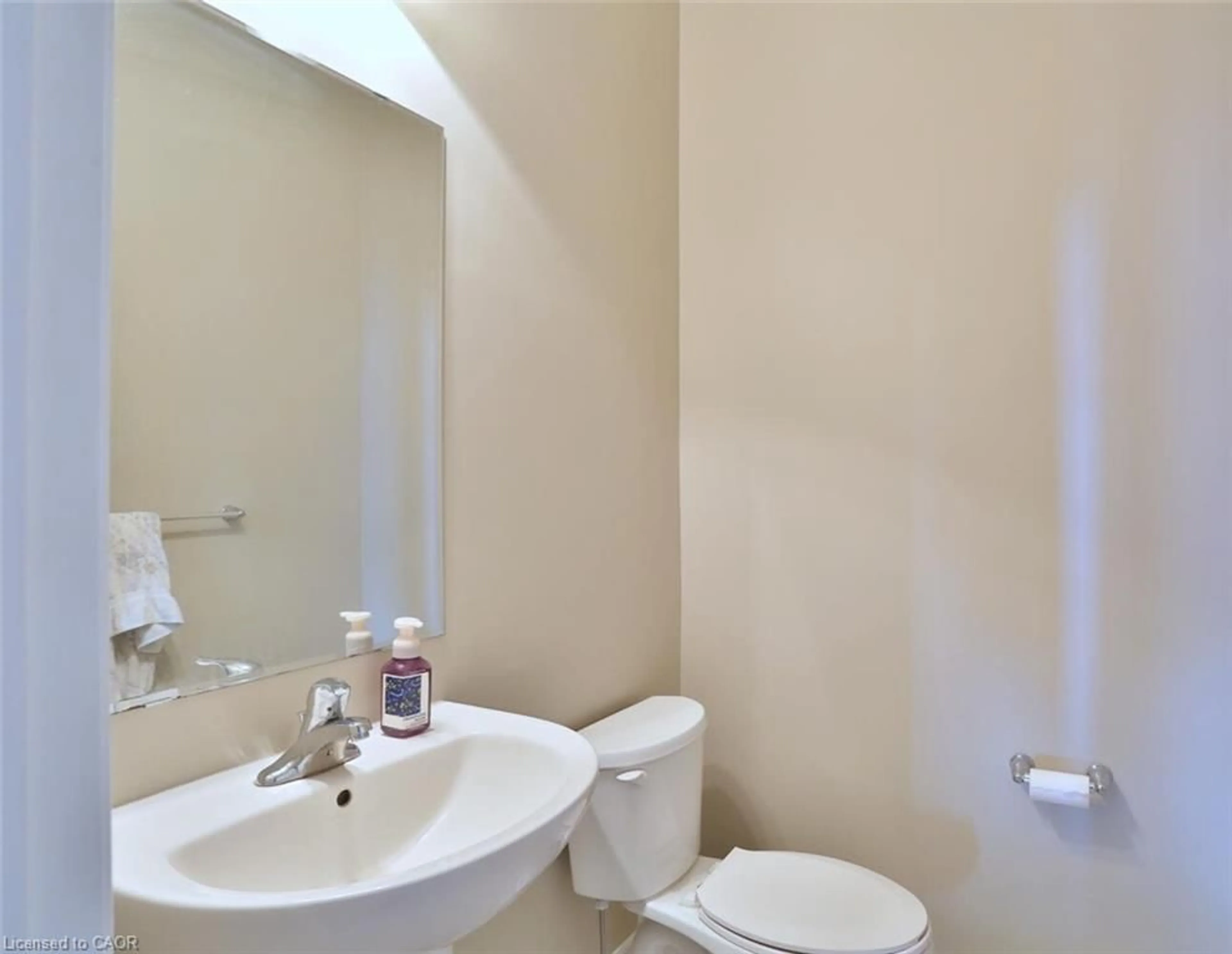 Standard bathroom, unknown for 11 Outlook Terr, Kitchener Ontario N2R 0K6