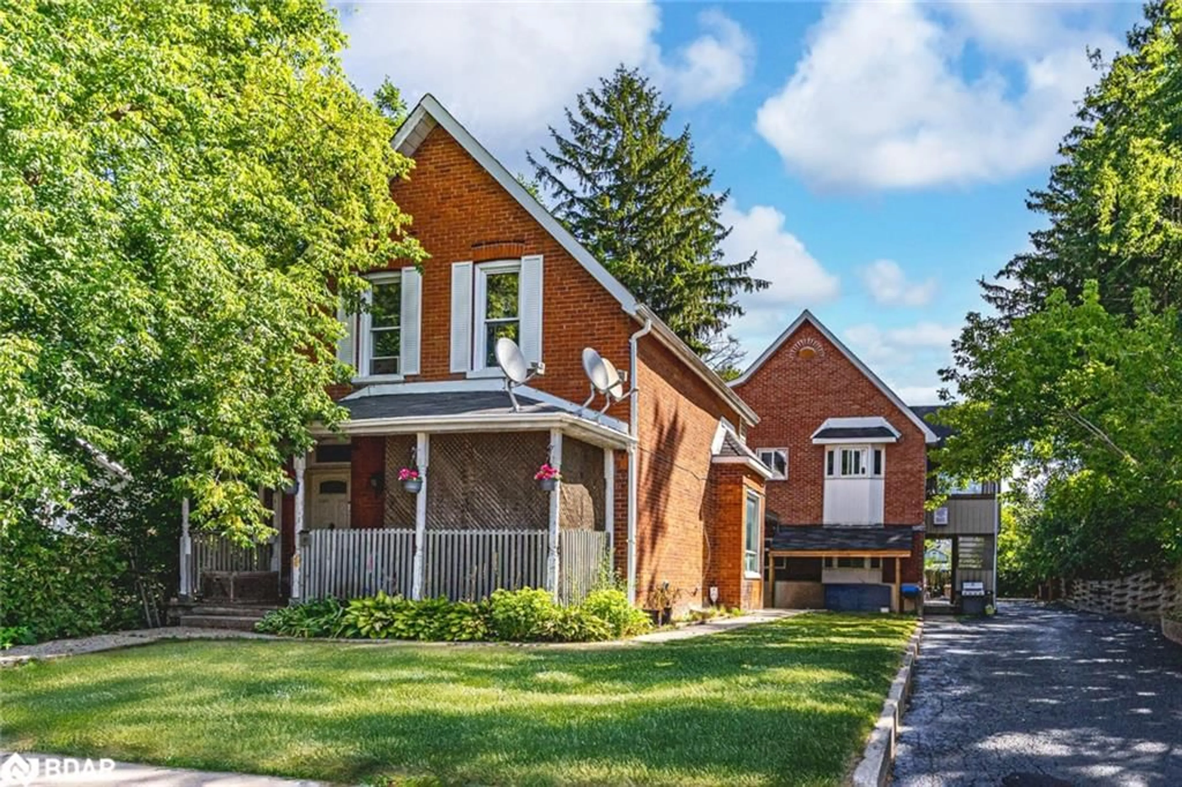 Home with brick exterior material, street for 81 Innisfil St, Barrie Ontario L4N 3E3