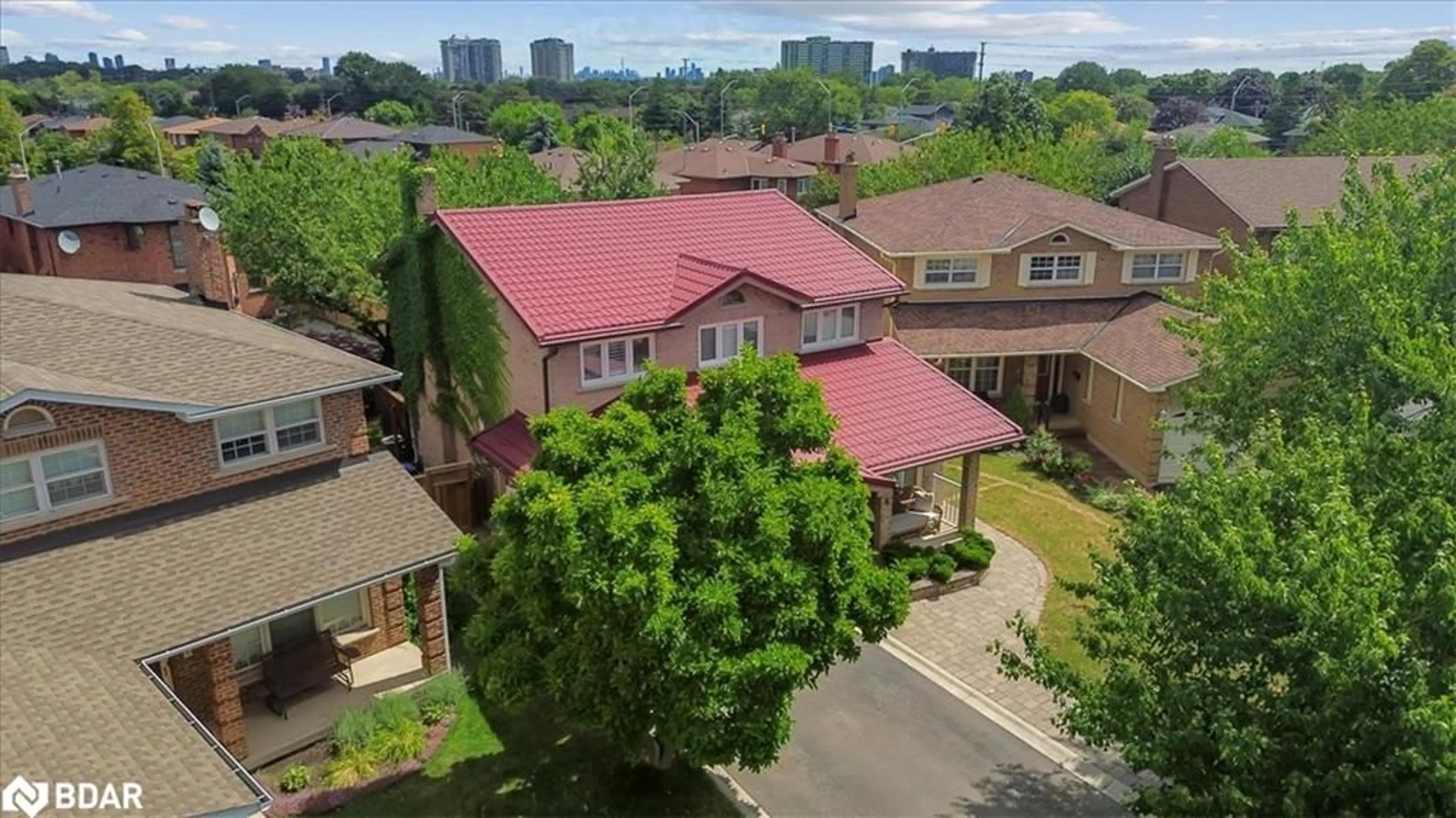 A pic from outside/outdoor area/front of a property/back of a property/a pic from drone, unknown for 836 Greycedar Cres, Mississauga Ontario L4W 3J8