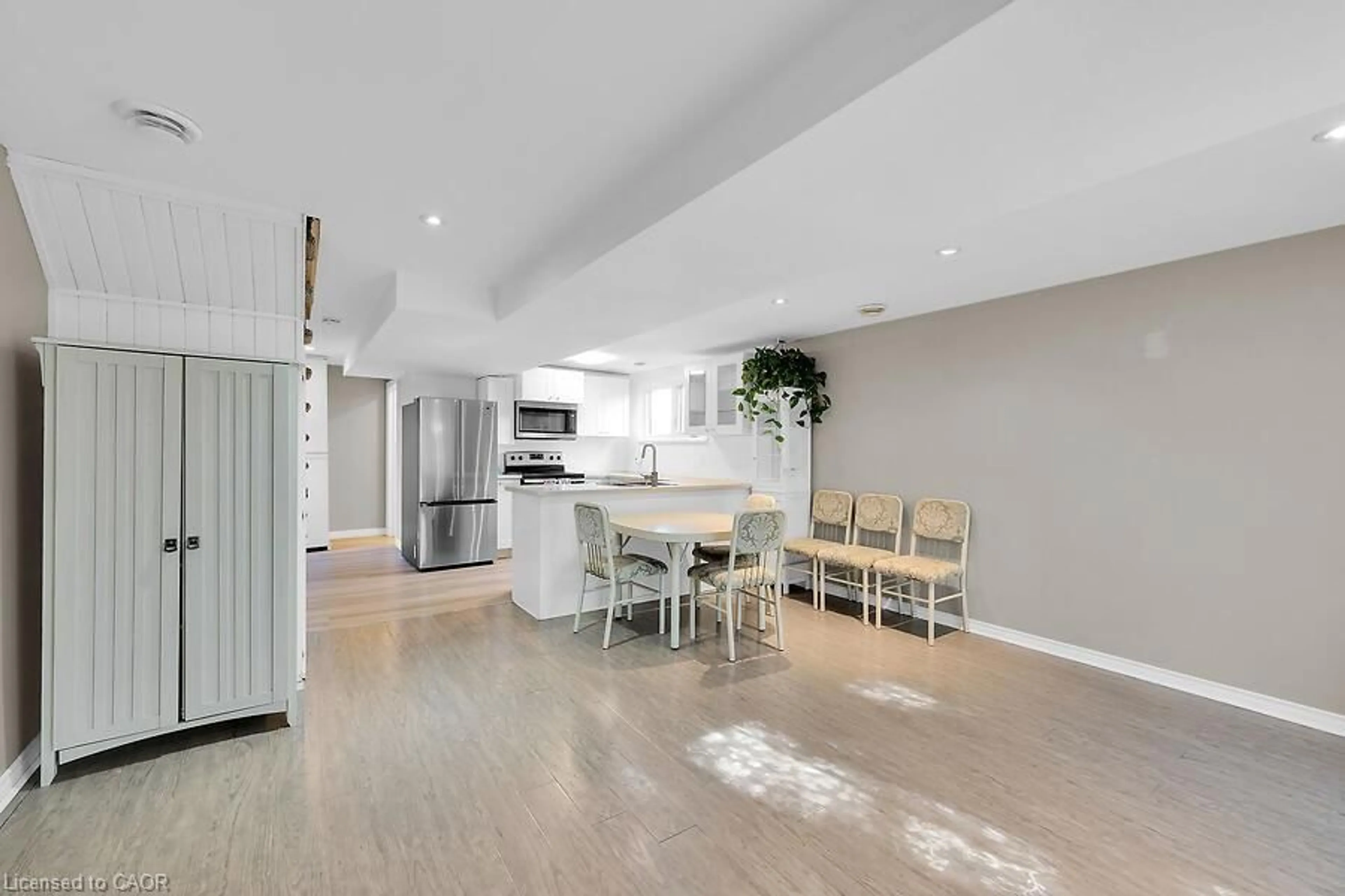 Open concept kitchen, unknown for 23 Mountain St, Grimsby Ontario L3M 3J9