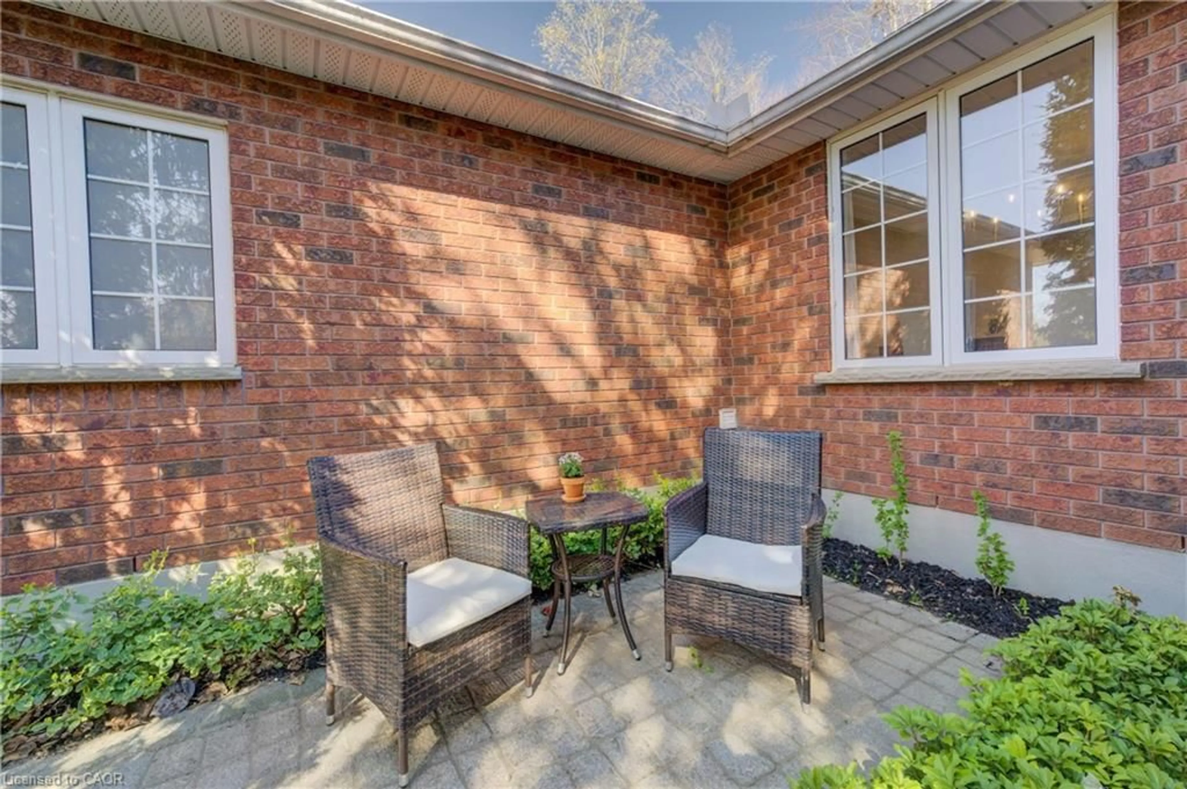 Patio, street for 439 Northlake Dr, Waterloo Ontario N2V 1Y6