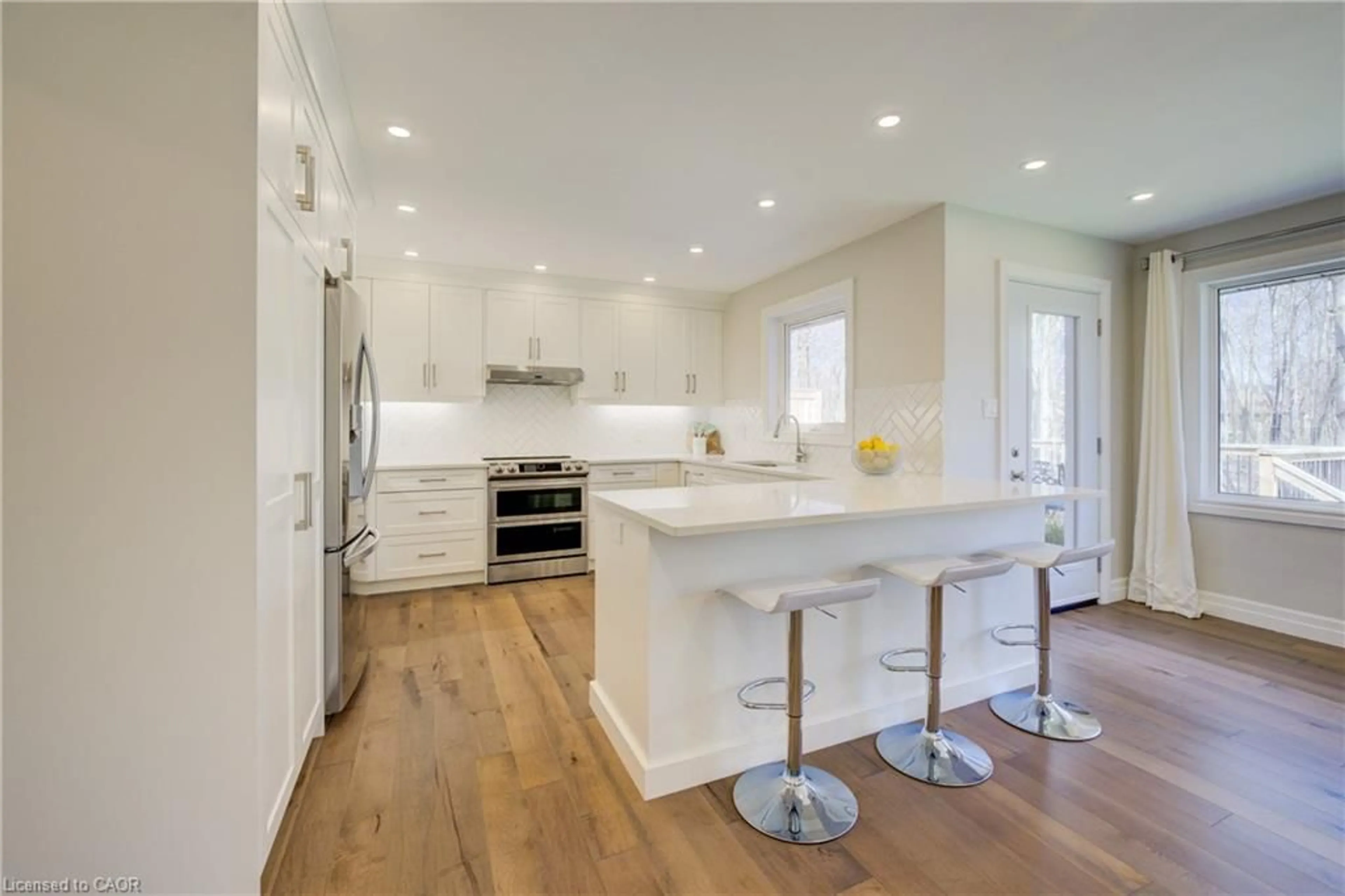 Open concept kitchen, wood/laminate floor for 439 Northlake Dr, Waterloo Ontario N2V 1Y6