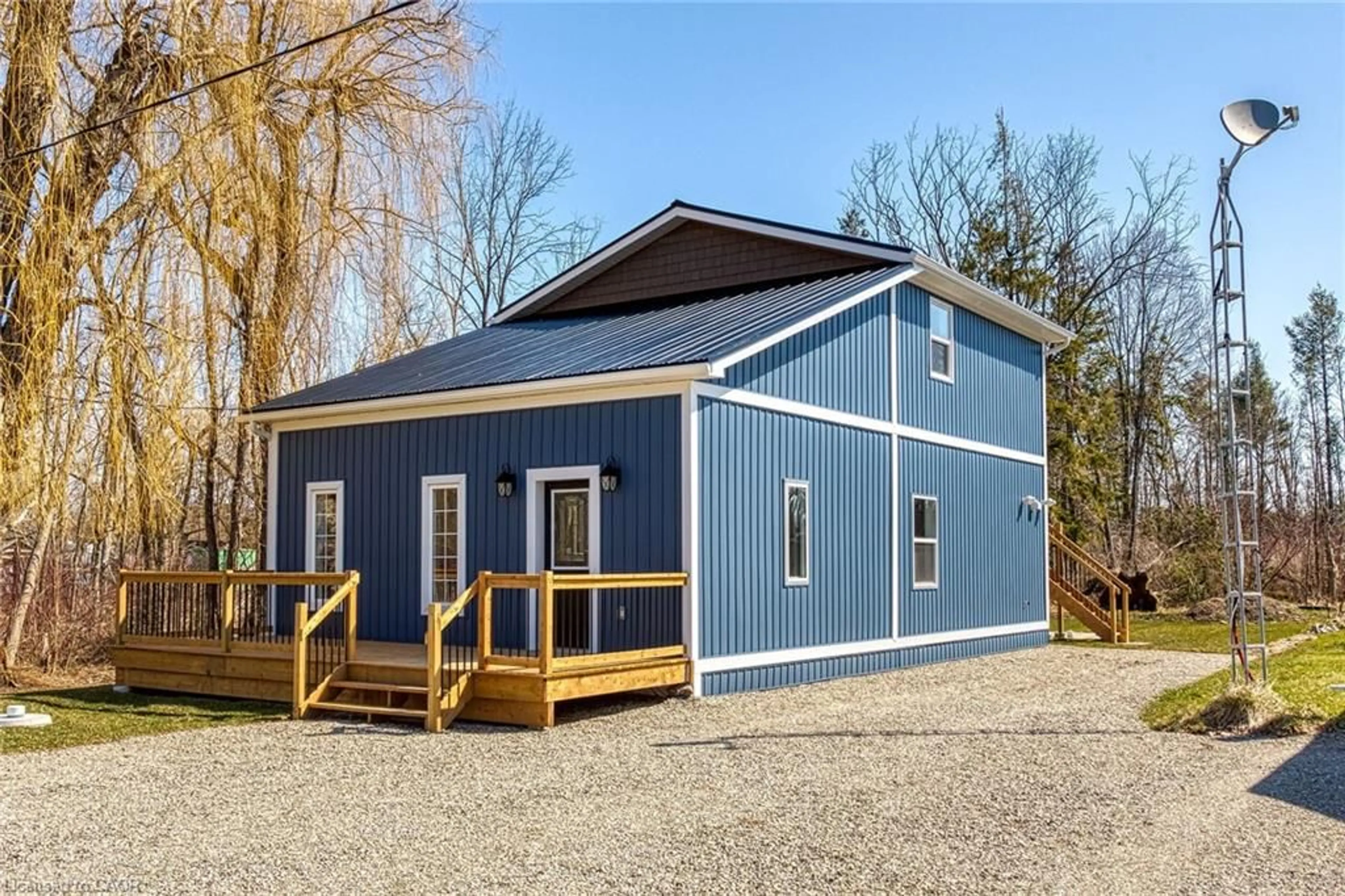 Home with vinyl exterior material, building for 22 Siddall Rd, Dunnville Ontario N0A 1K0