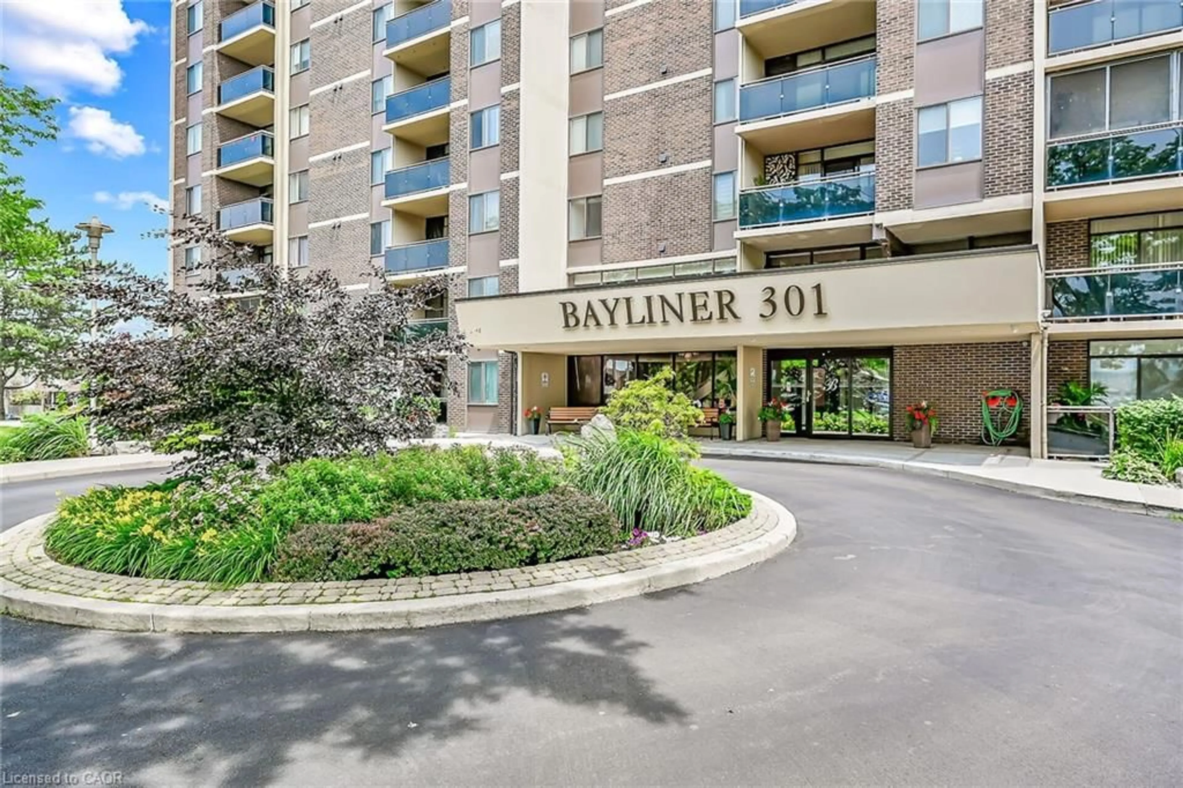 Indoor foyer for 301 Frances Ave #1406, Stoney Creek Ontario L8E 3W6