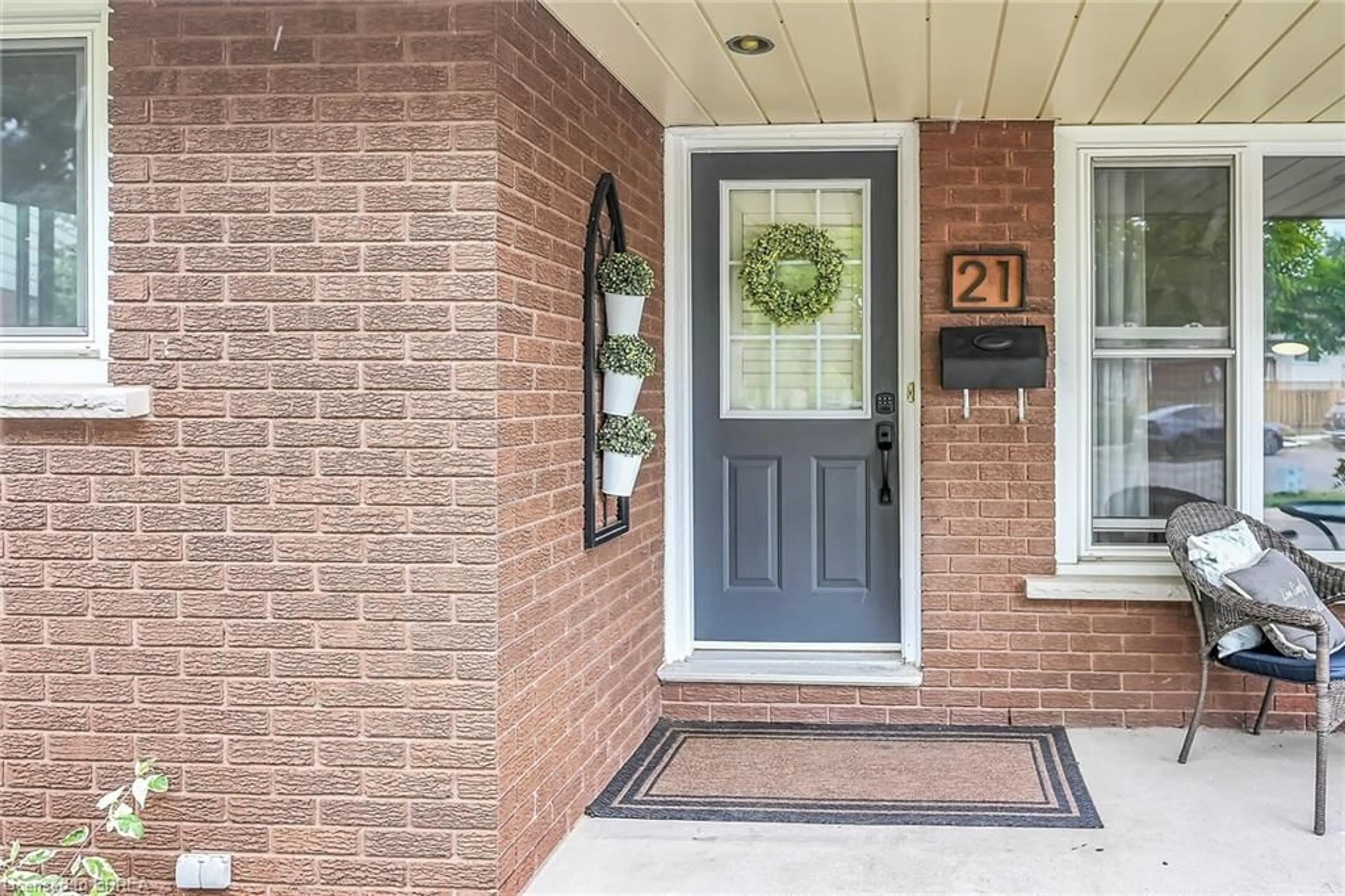Indoor entryway for 21 Burdock Blvd, Brantford Ontario N3R 6B5