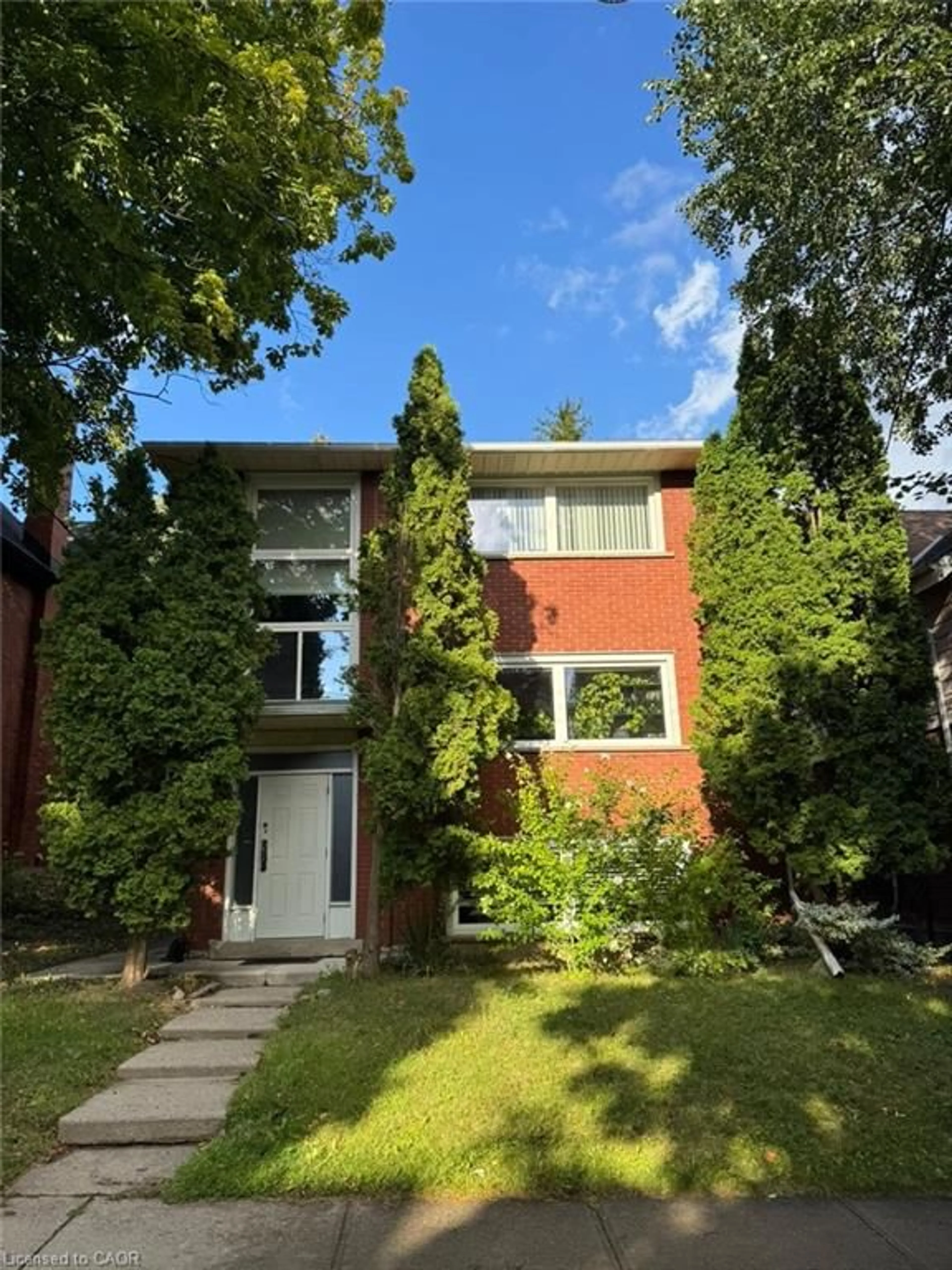 Home with brick exterior material, street for 62 Moore Ave, Kitchener Ontario N2H 3S3