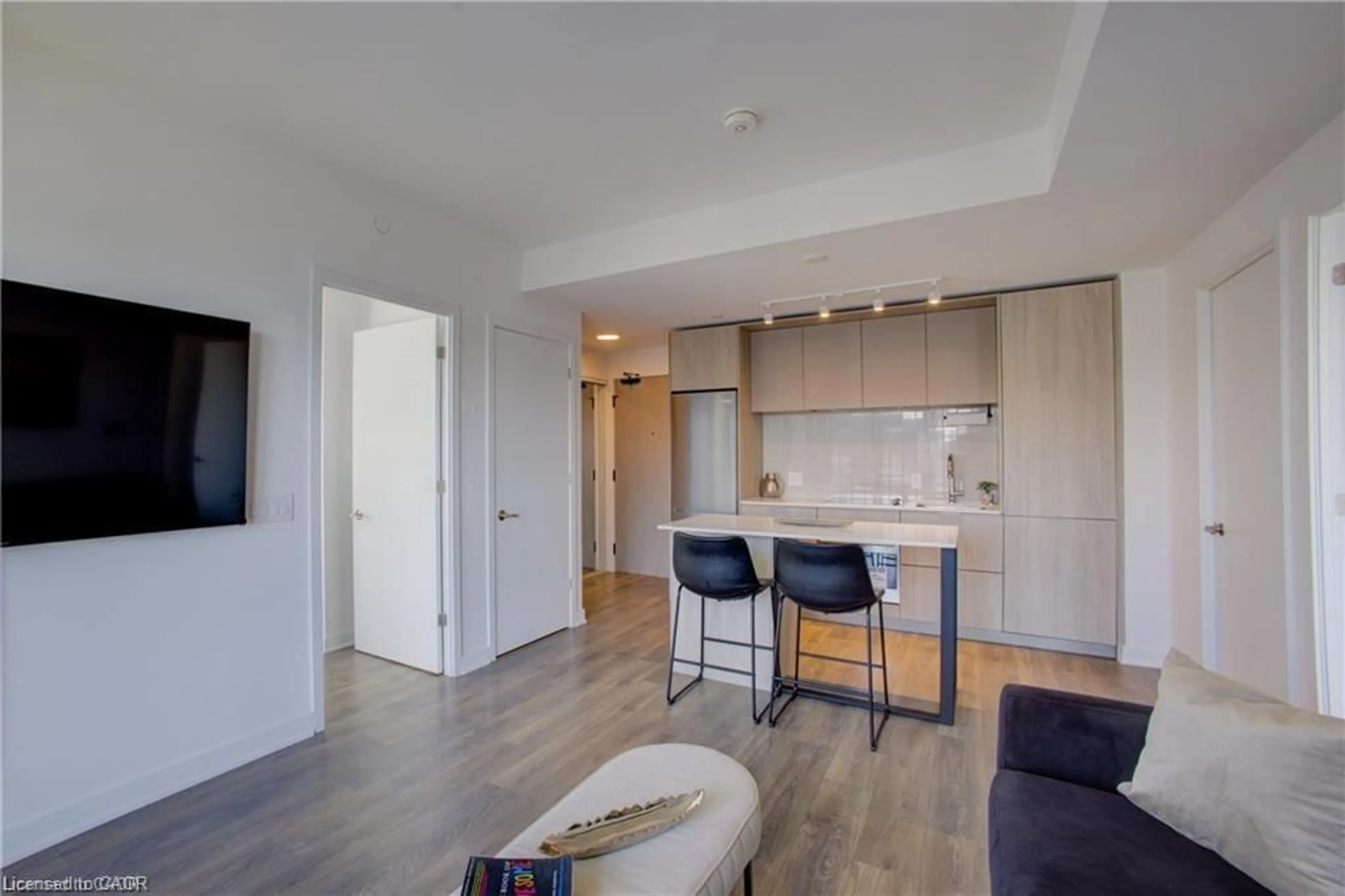 Open concept kitchen, wood/laminate floor for 130 River St #2904, Toronto Ontario M5A 0R8