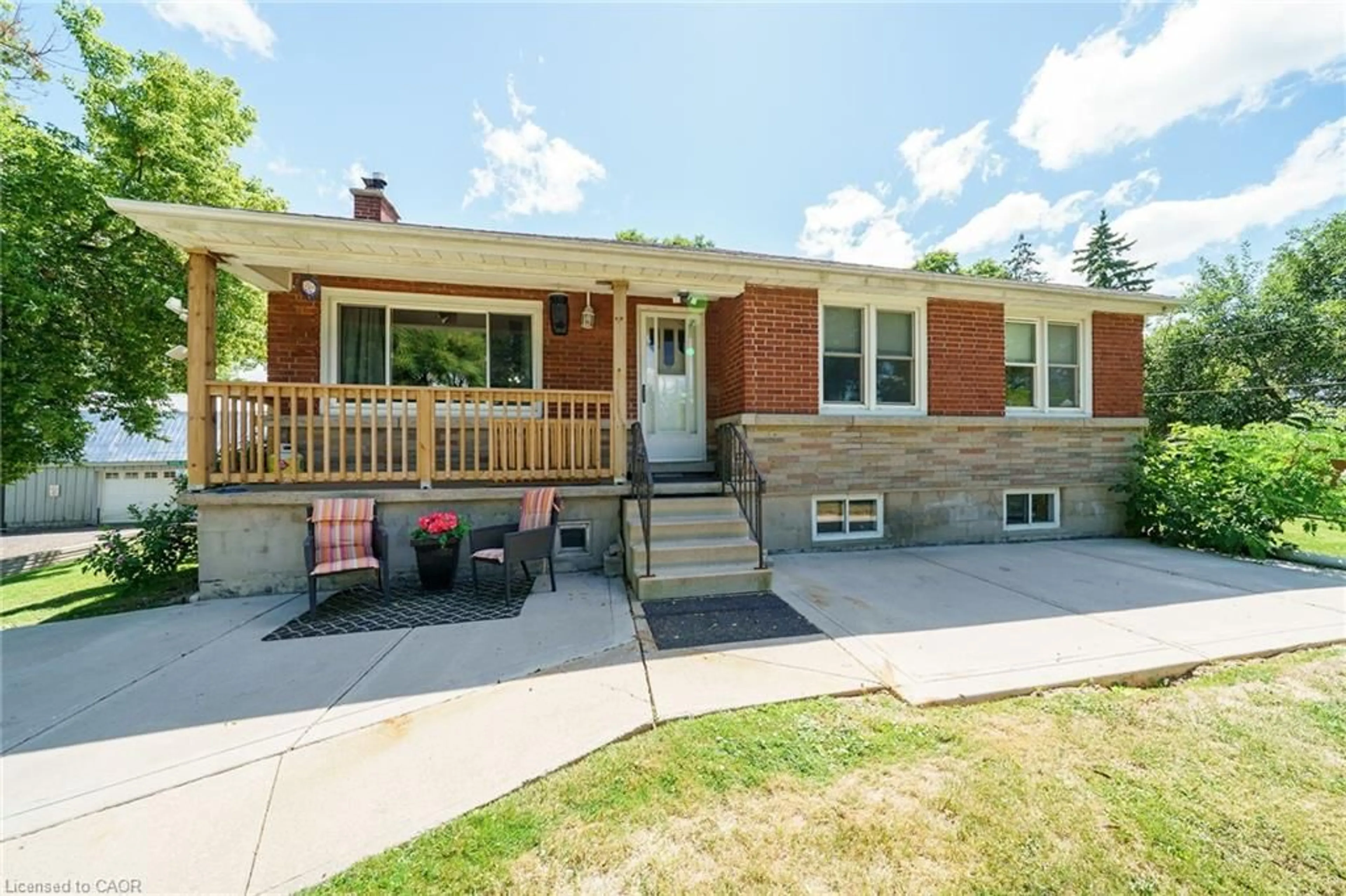 Home with brick exterior material, street for 226 Carluke Rd, Ancaster Ontario L9G 3L1