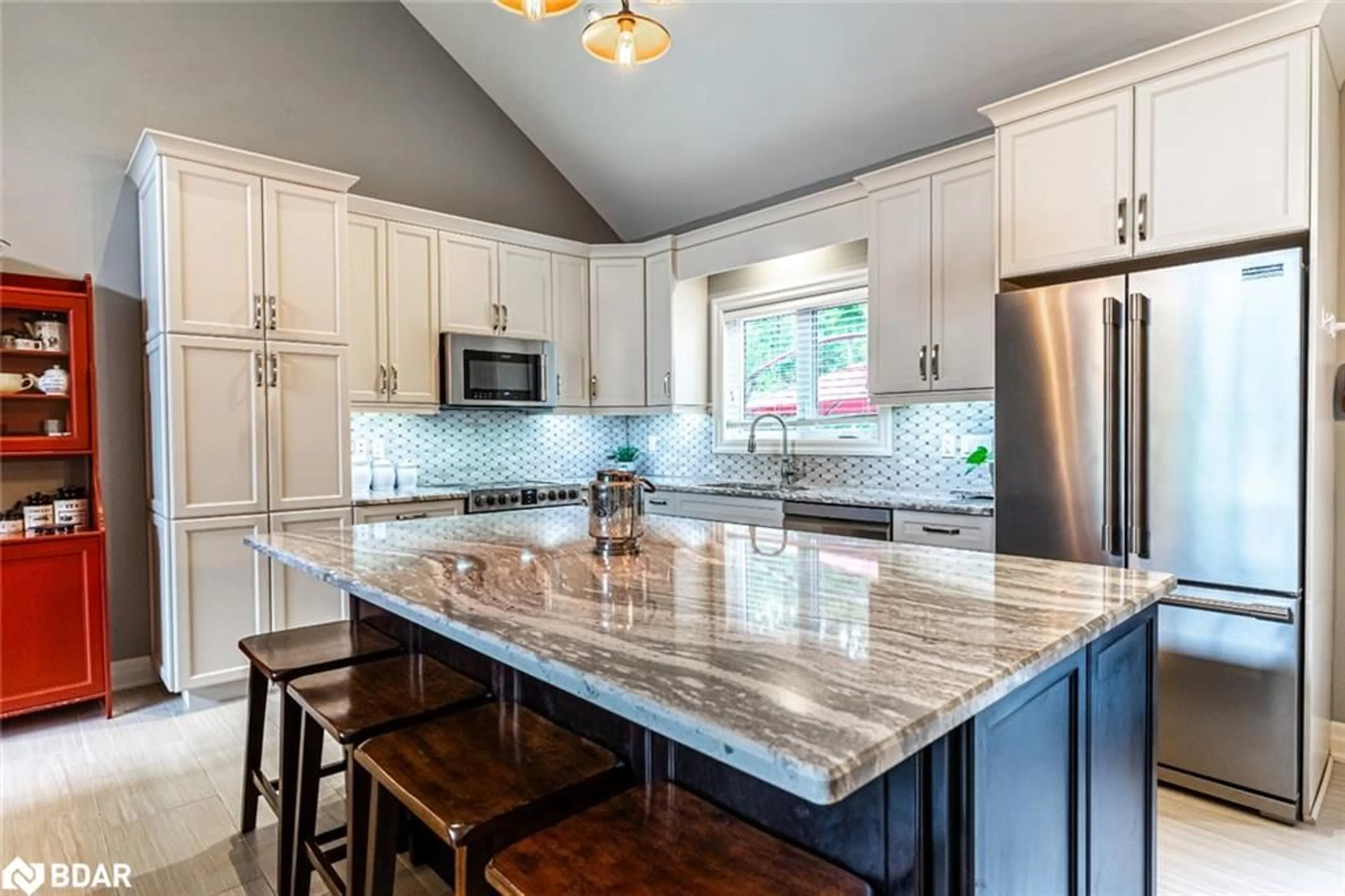 Open concept kitchen, ceramic/tile floor for 6 Valleyview Drive, Oro-Medonte Ontario L0K 1N0