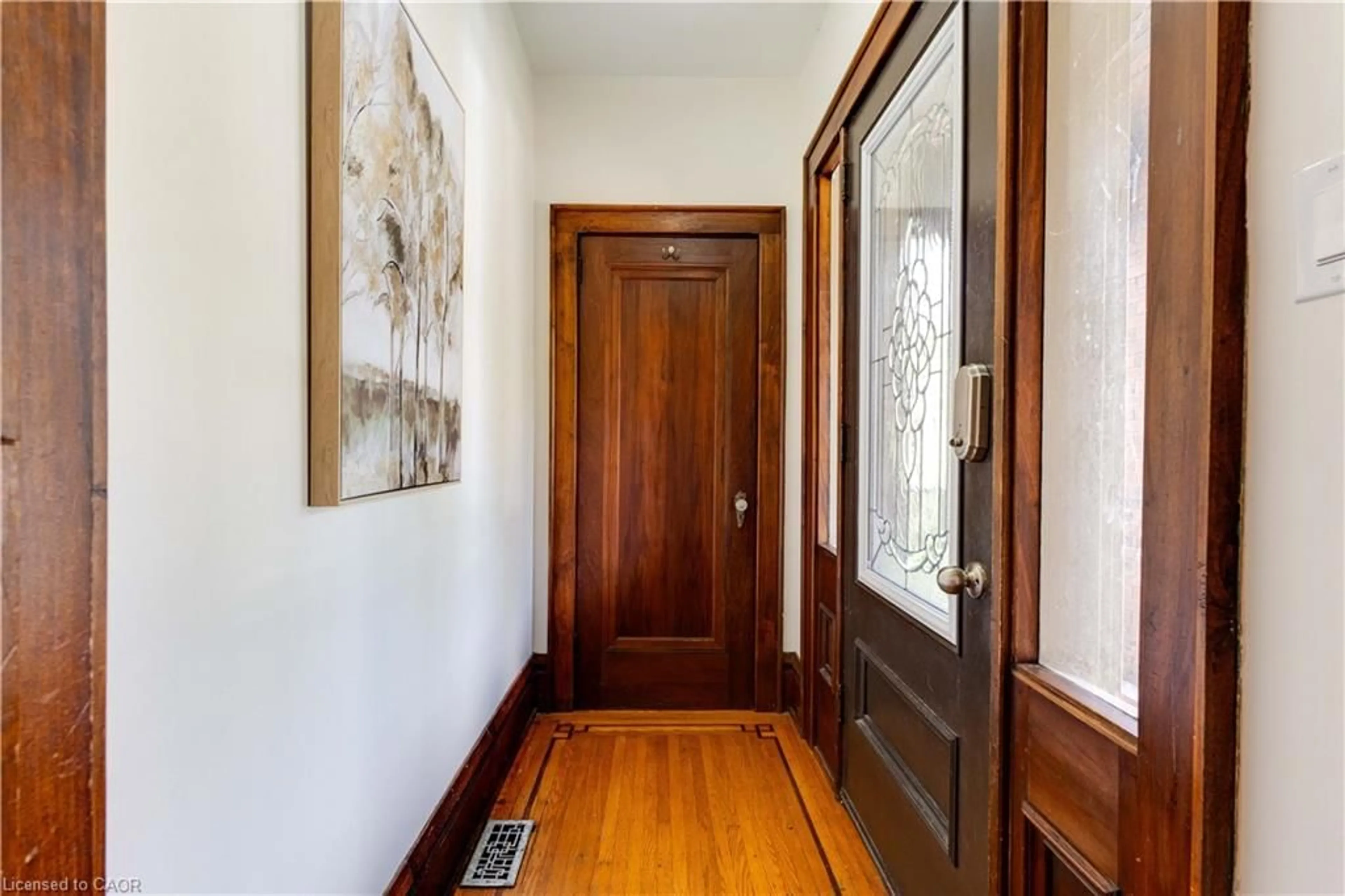Indoor entryway for 103 Arkell St, Hamilton Ontario L8S 1N6
