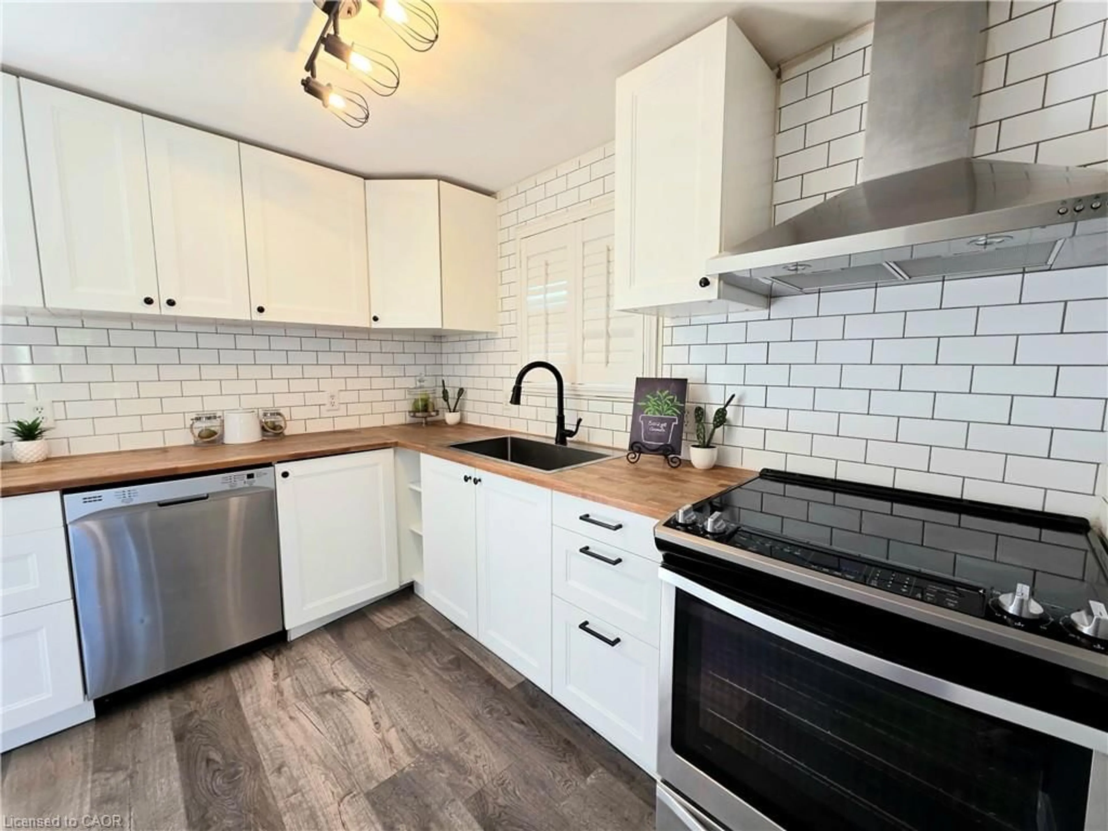 Unknown for 995 Elgin St, Cambridge Ontario N1R 8J2