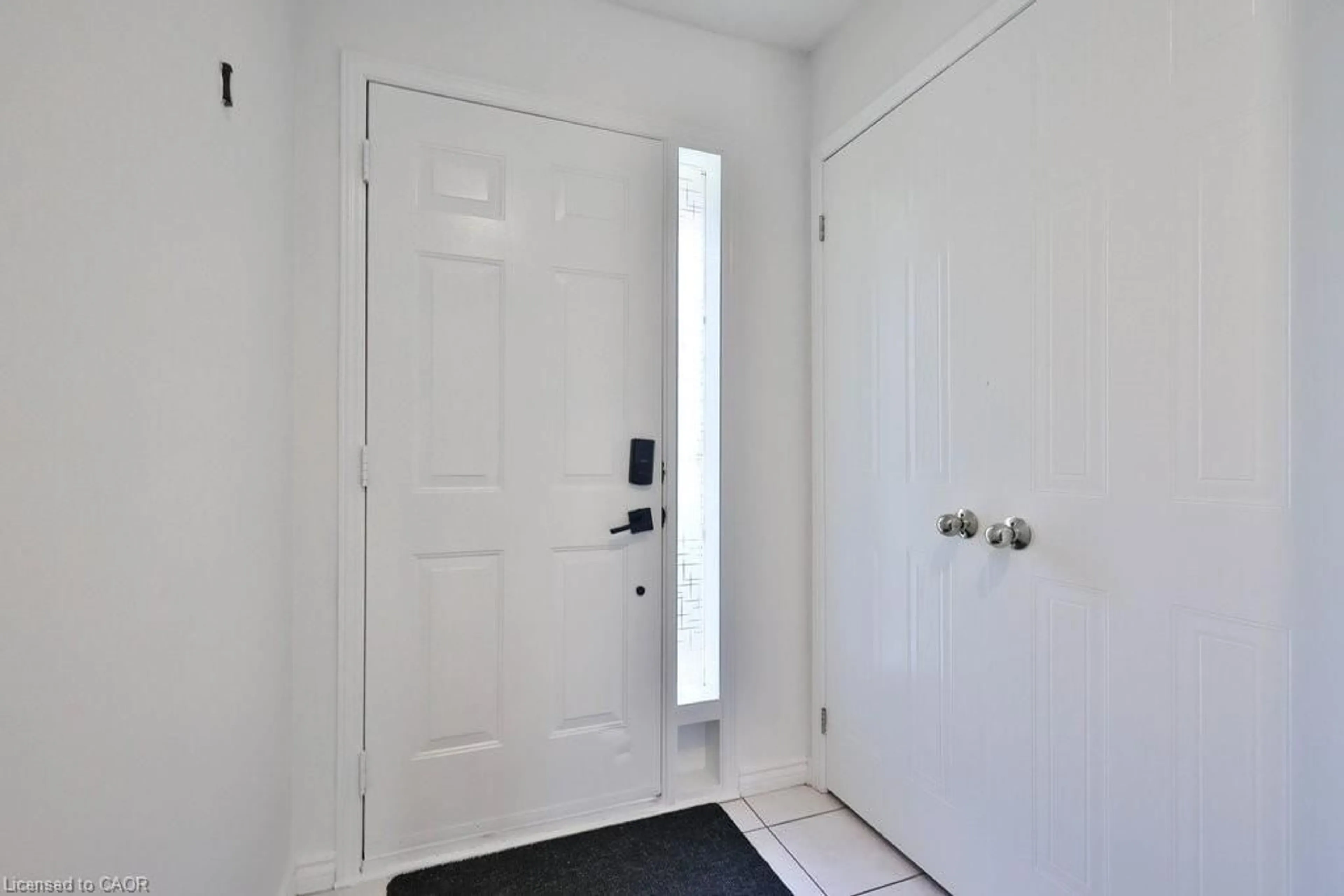 Indoor entryway for 1580 Reeves Gate #31, Oakville Ontario L6M 3J3