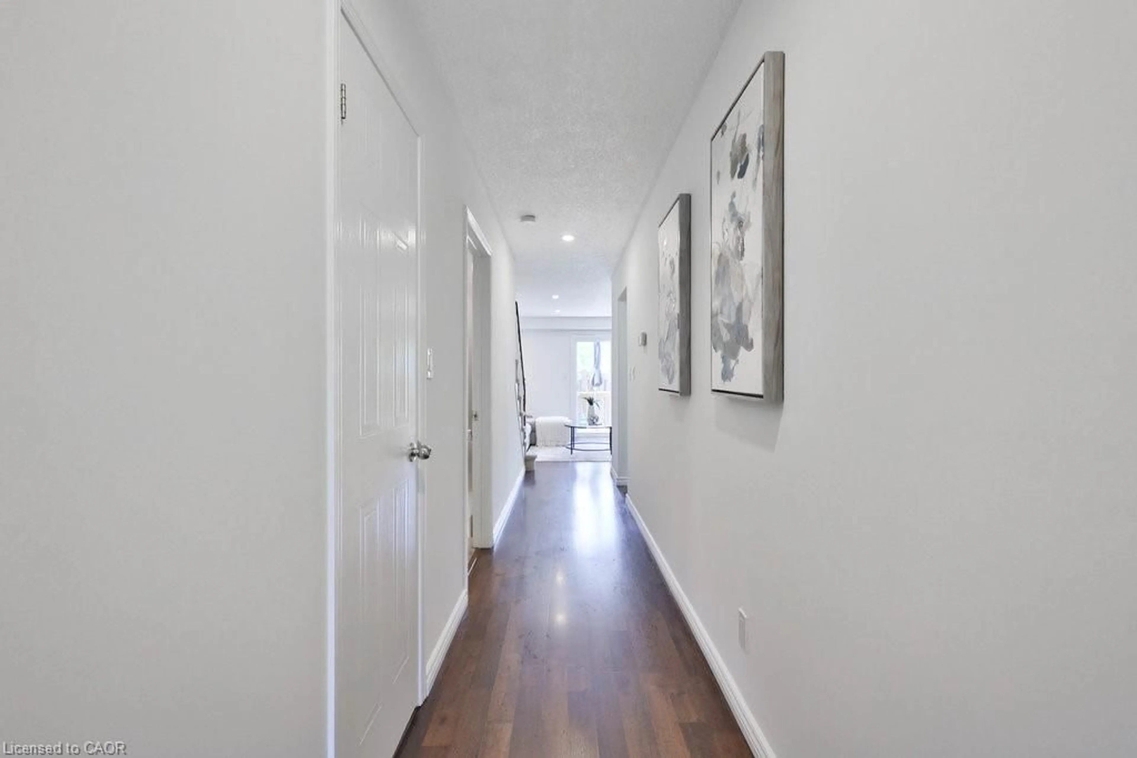 Indoor entryway for 1580 Reeves Gate #31, Oakville Ontario L6M 3J3