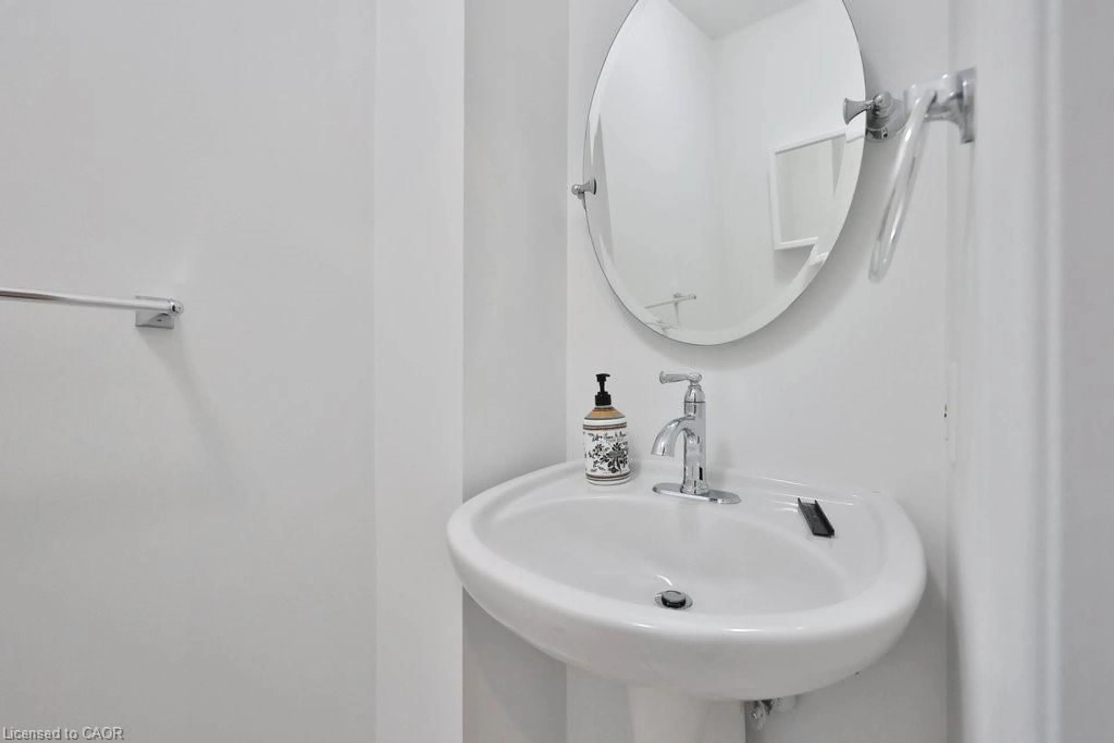 Standard bathroom, floor is not visible for 1580 Reeves Gate #31, Oakville Ontario L6M 3J3
