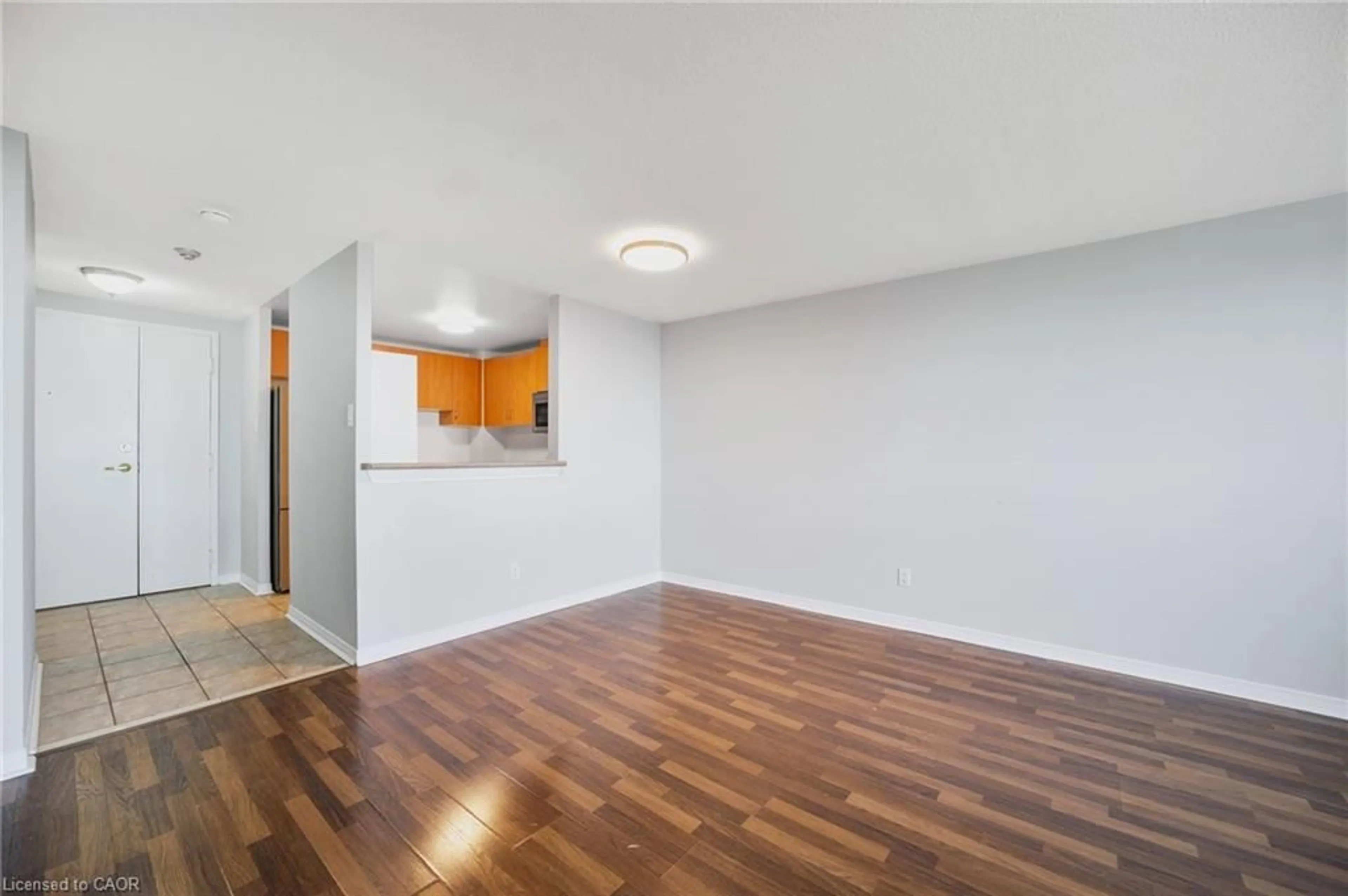 A pic of a room for 6720 Glen Erin Dr #302, Mississauga Ontario L5N 3K8
