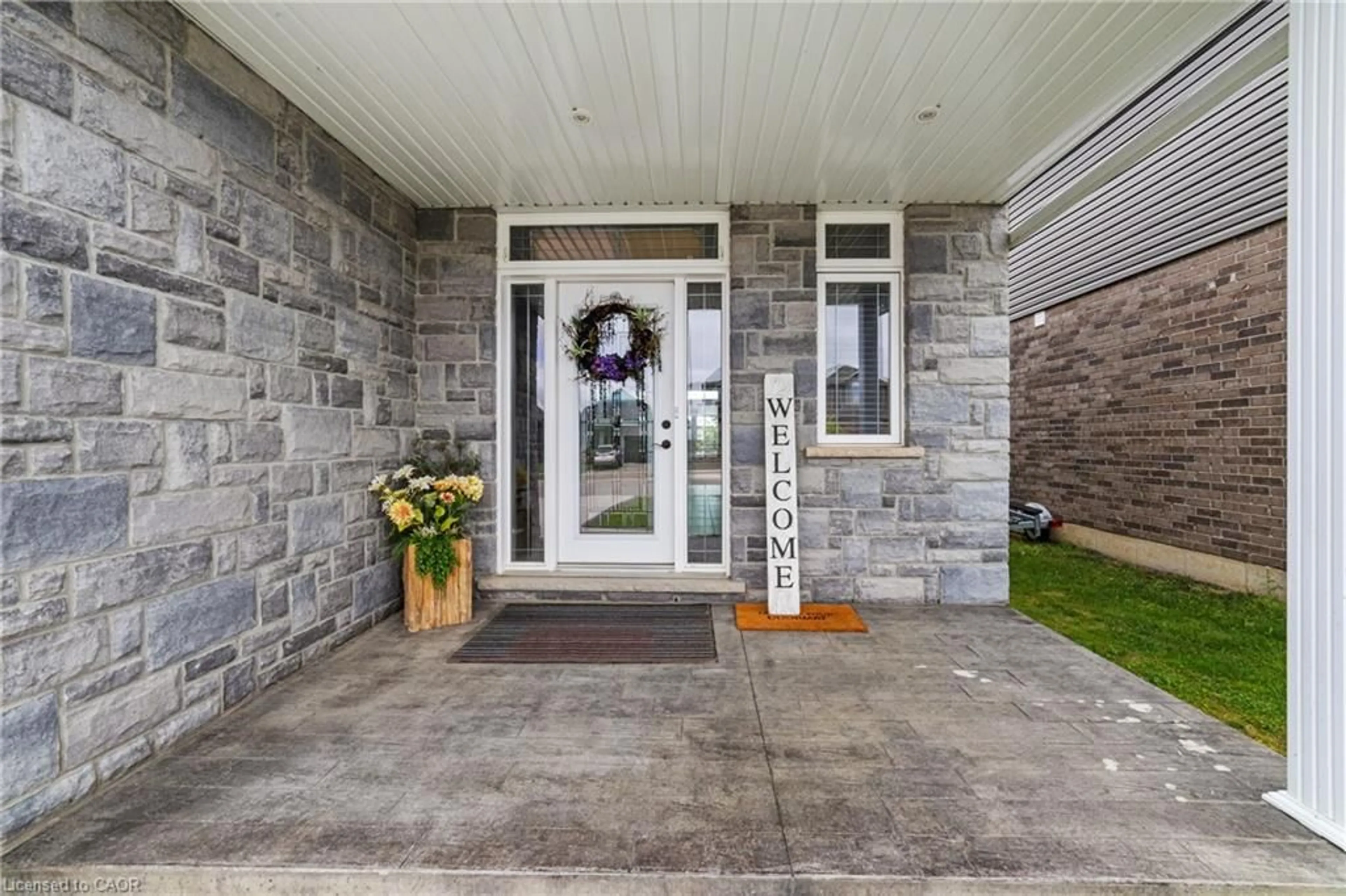Indoor entryway for 106 Lafayette St, Jarvis Ontario N0A 1J0
