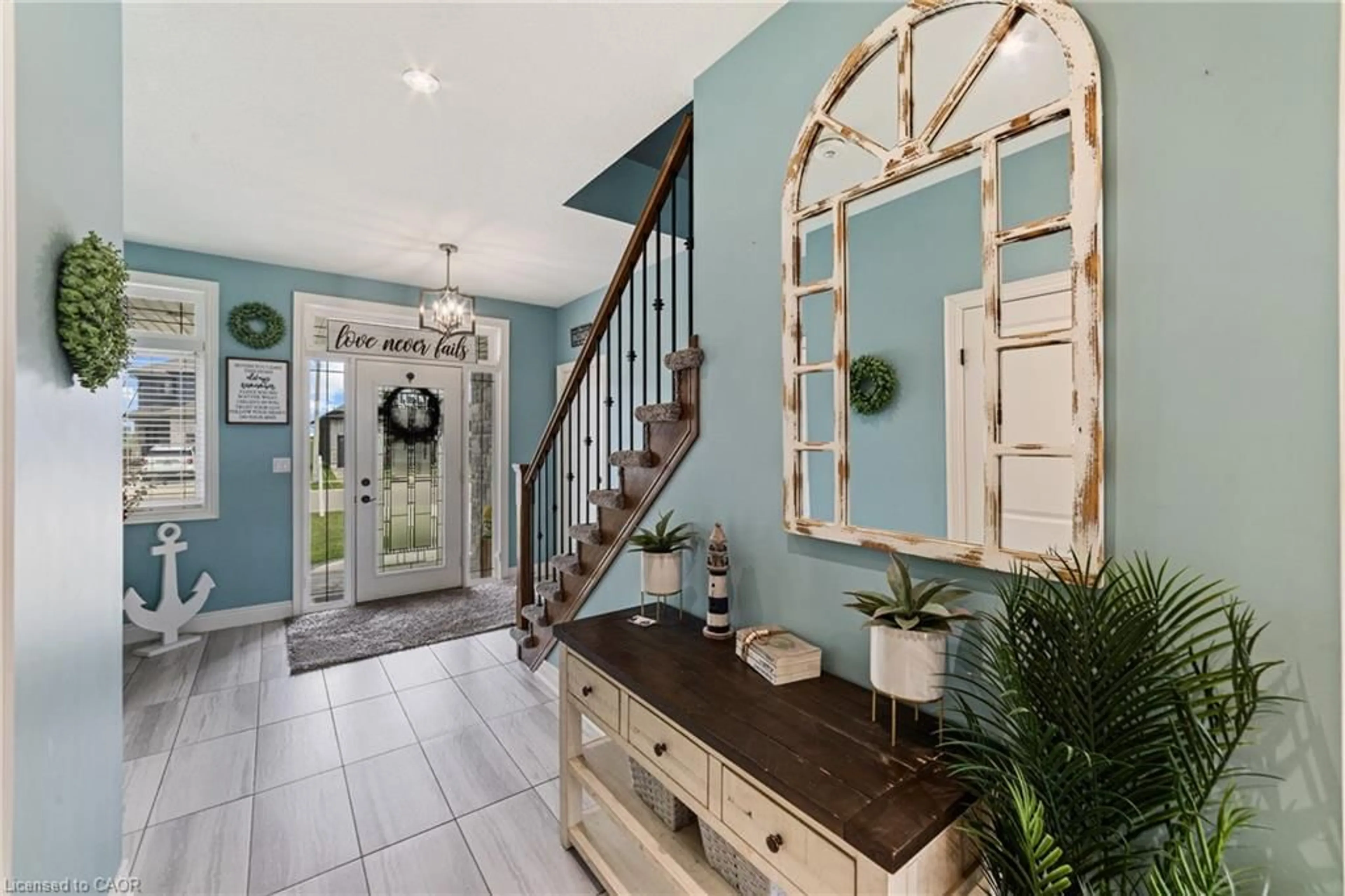 Indoor entryway for 106 Lafayette St, Jarvis Ontario N0A 1J0