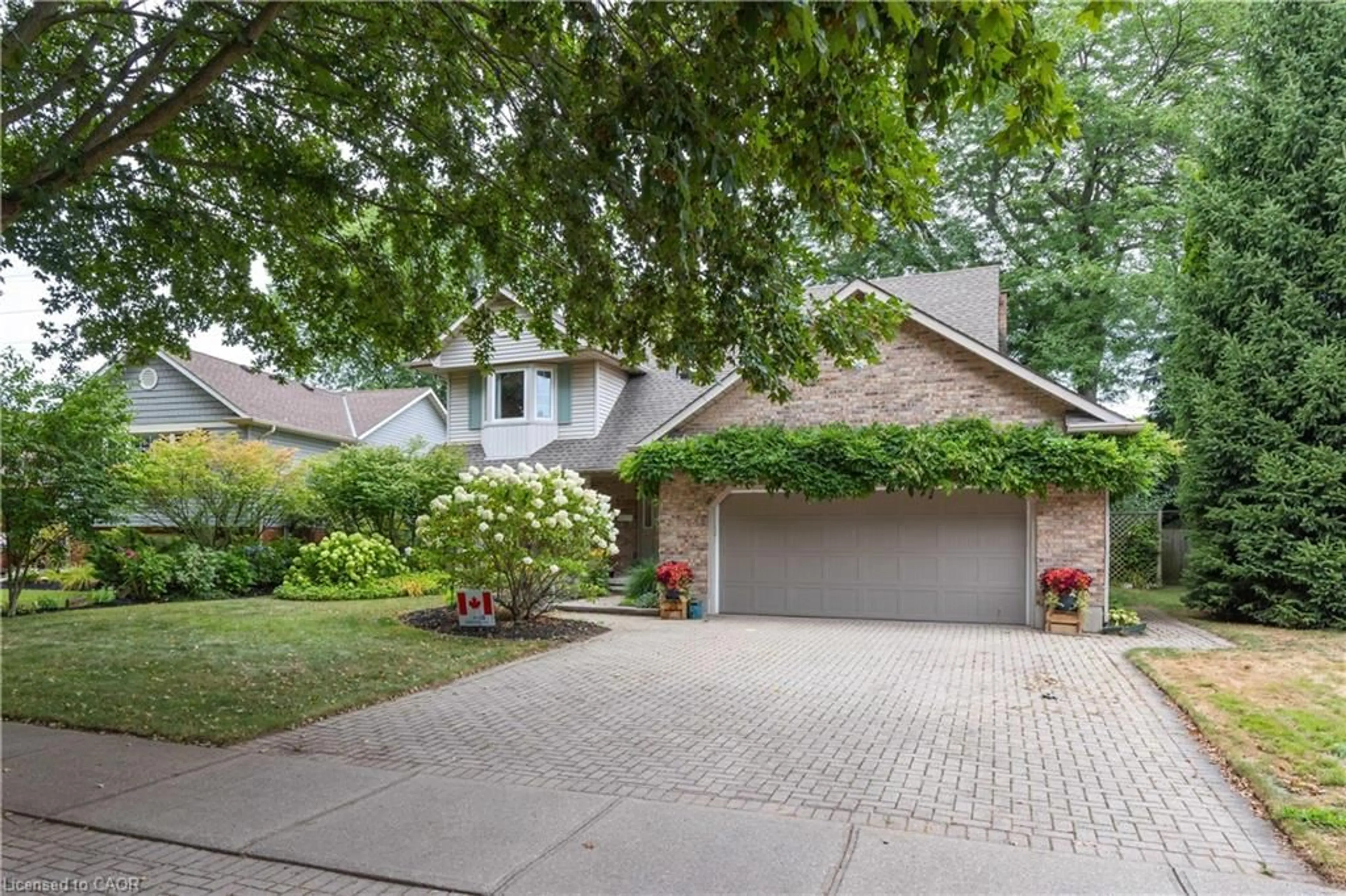 Home with brick exterior material, street for 6009 Mountainside St, Niagara Falls Ontario L2J 4H9