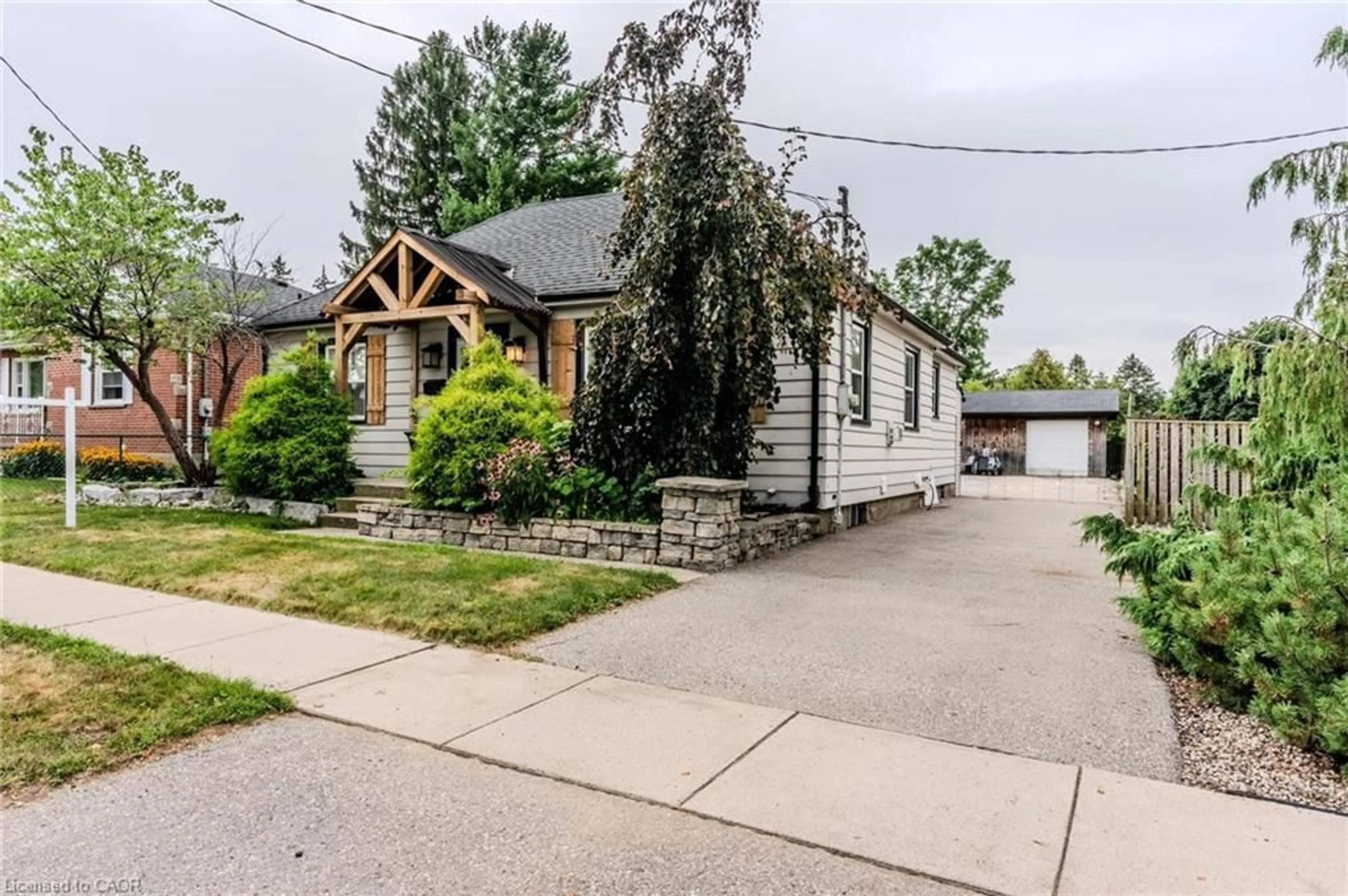 Unknown for 6 Sussex Ave, Brantford Ontario N3R 2G6