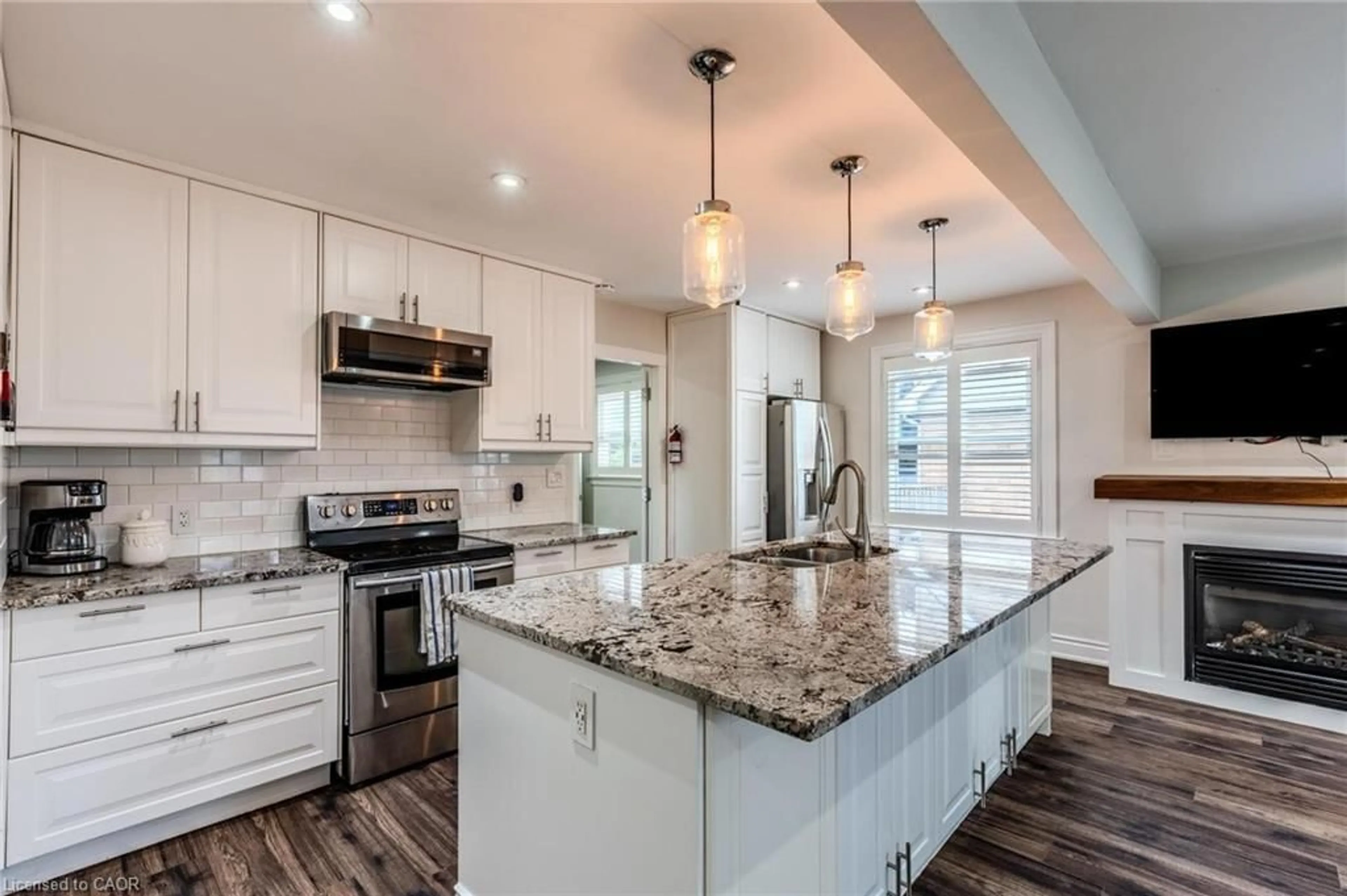 Open concept kitchen, ceramic/tile floor for 6 Sussex Ave, Brantford Ontario N3R 2G6