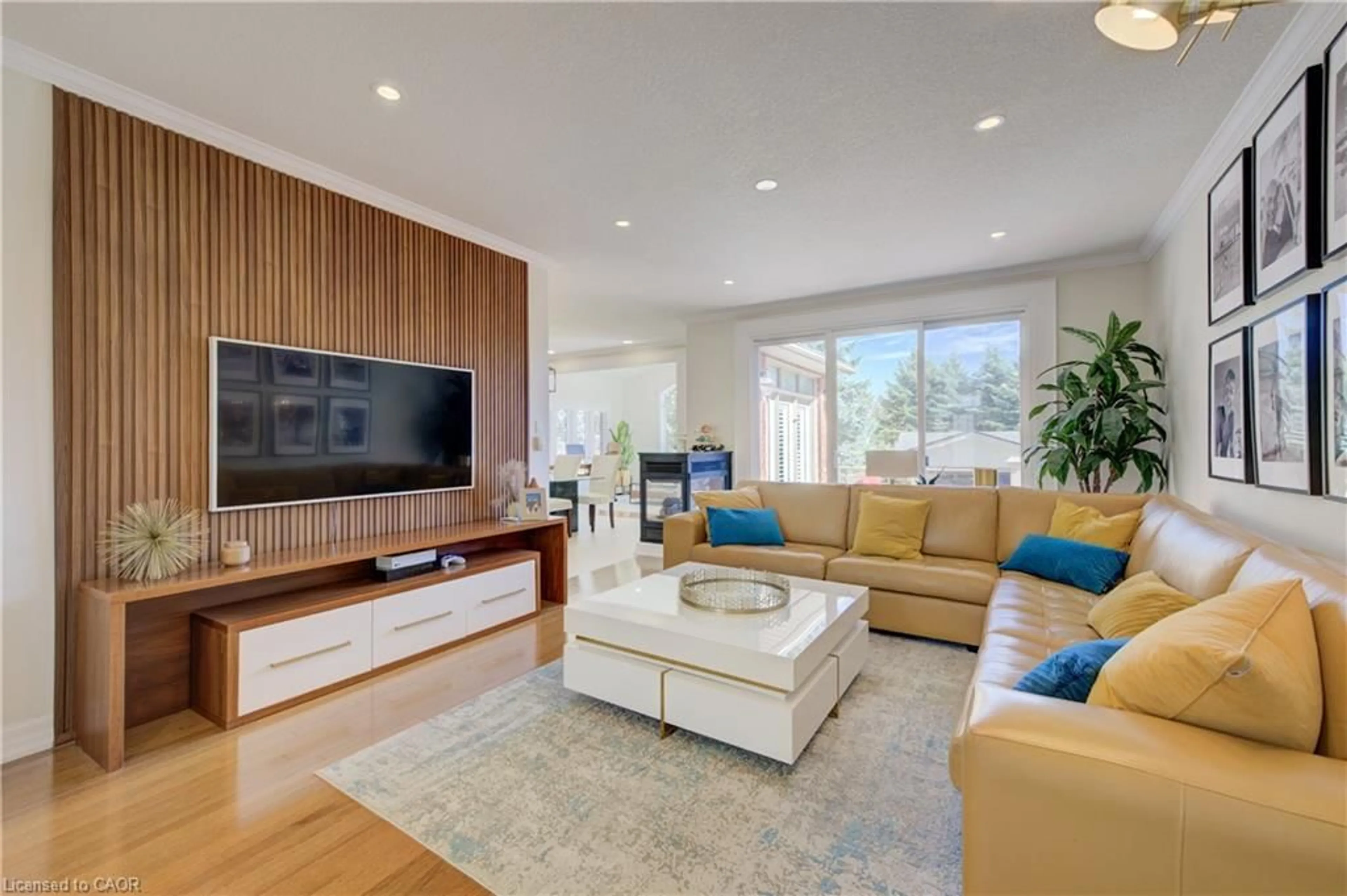 Living room with furniture, wood/laminate floor for 11 Cecil Kennedy Crt, Petersburg Ontario N3A 4H9