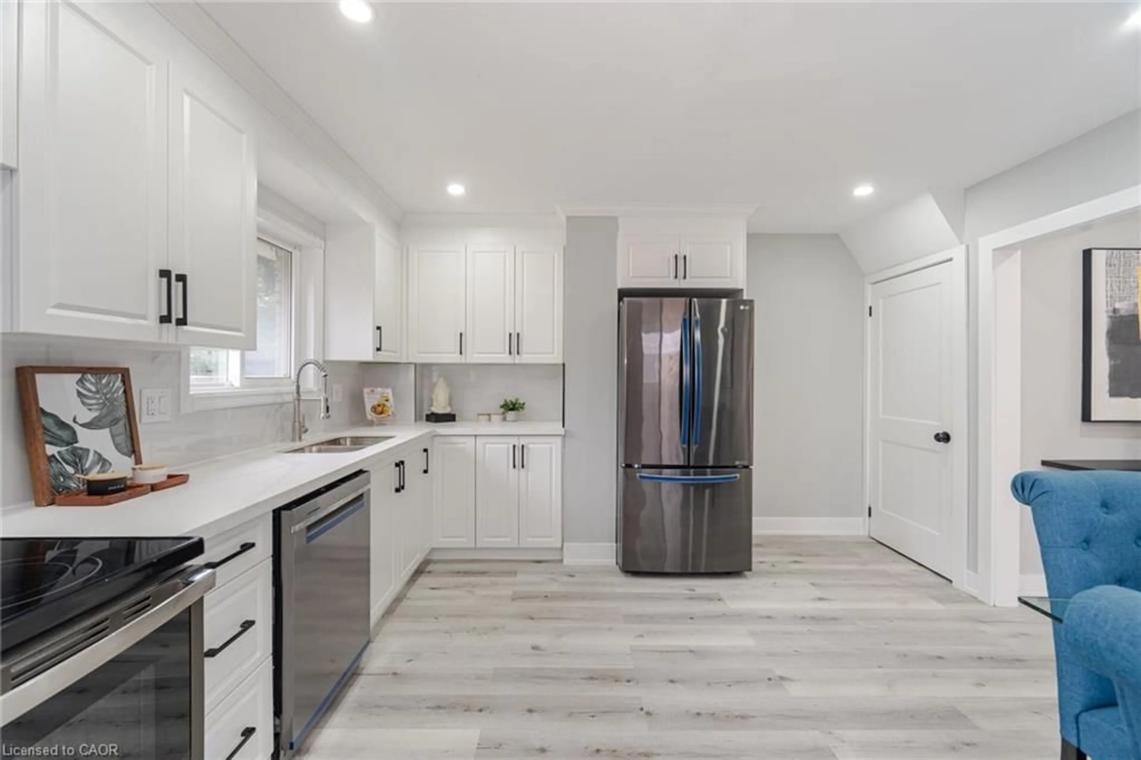 Open concept kitchen, unknown for 303 Durham Crt, Oshawa Ontario L1J 5R5