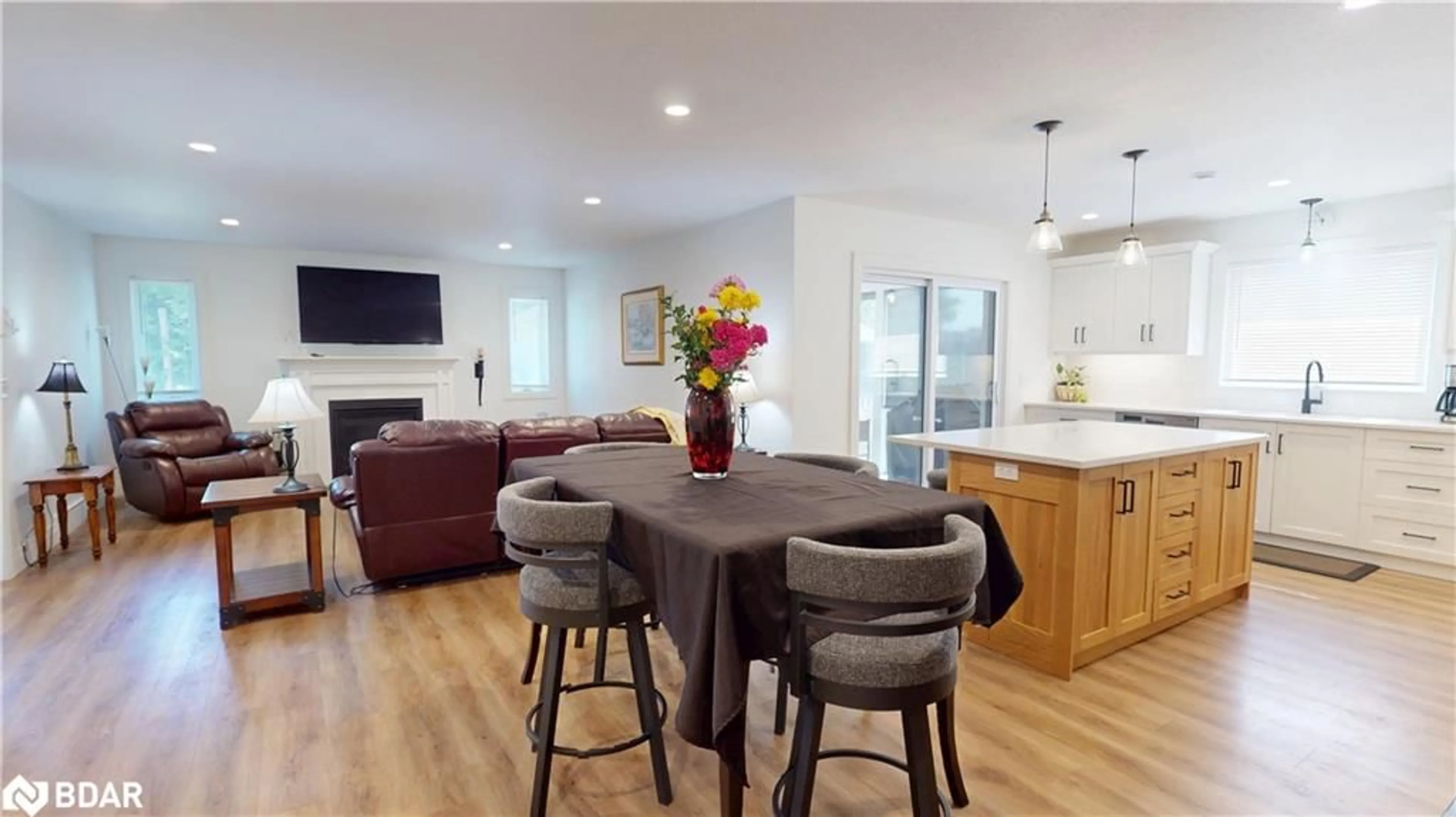 Open concept kitchen, wood/laminate floor for 635 King St, Palmerston Ontario N0G 2P0