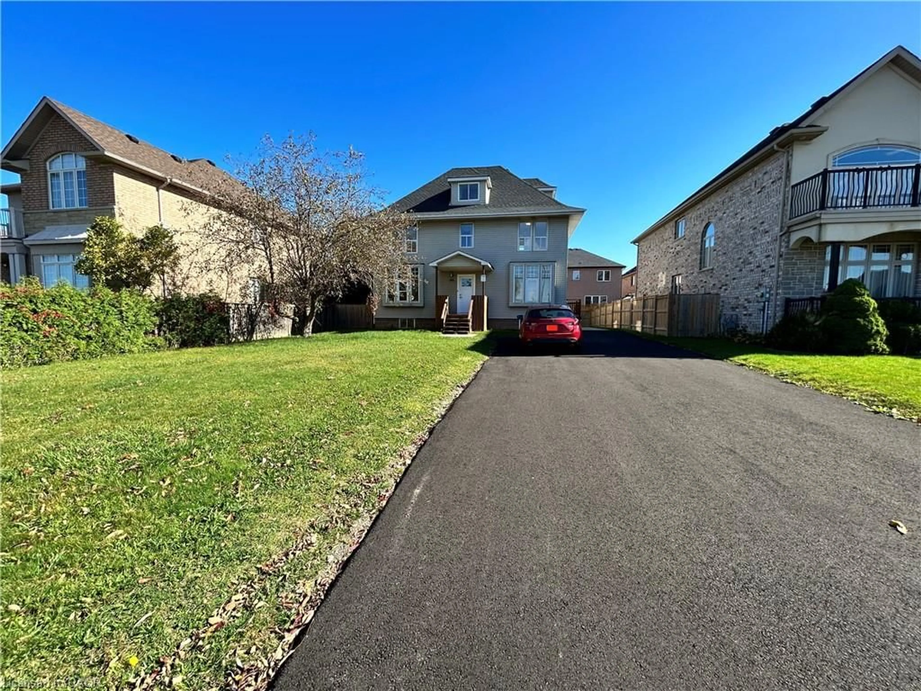 A pic from outside/outdoor area/front of a property/back of a property/a pic from drone, street for 526 Fifty Rd, Stoney Creek Ontario L8E 5T4