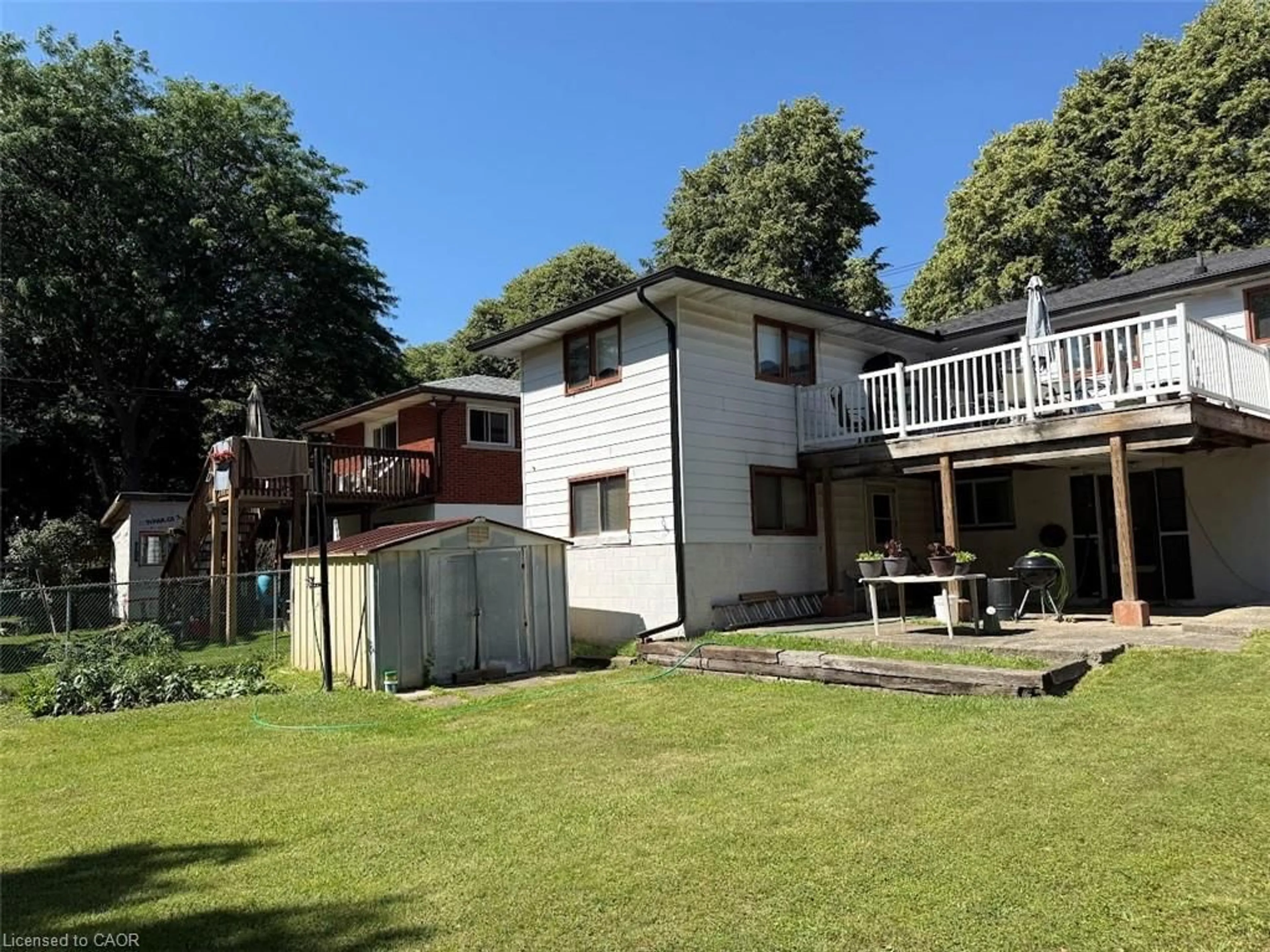 A pic from outside/outdoor area/front of a property/back of a property/a pic from drone, unknown for 374 Victoria Rd, Guelph Ontario N1E 5J7