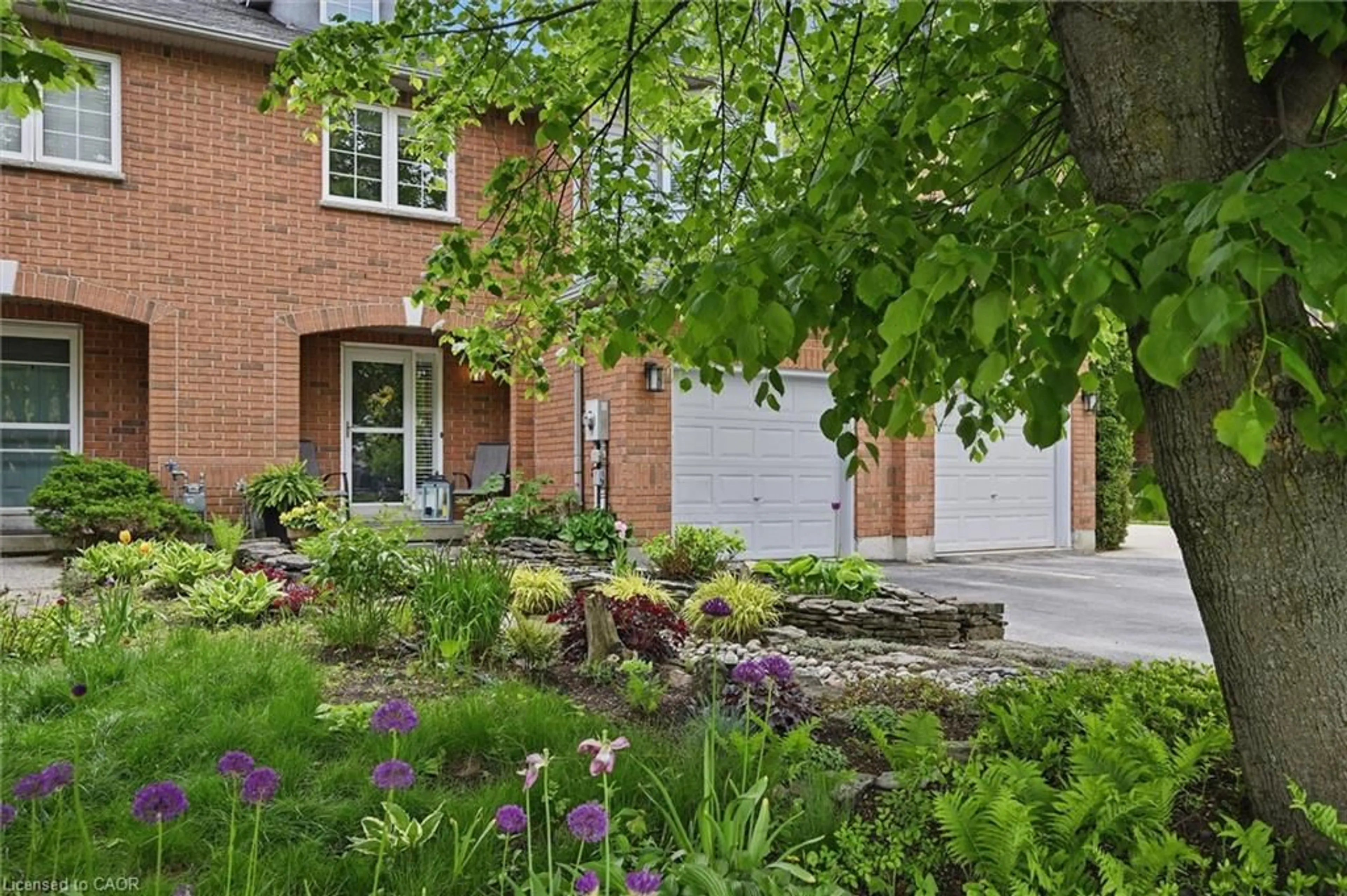 Home with brick exterior material, street for 62 Valridge Dr, Ancaster Ontario L9G 4Y7