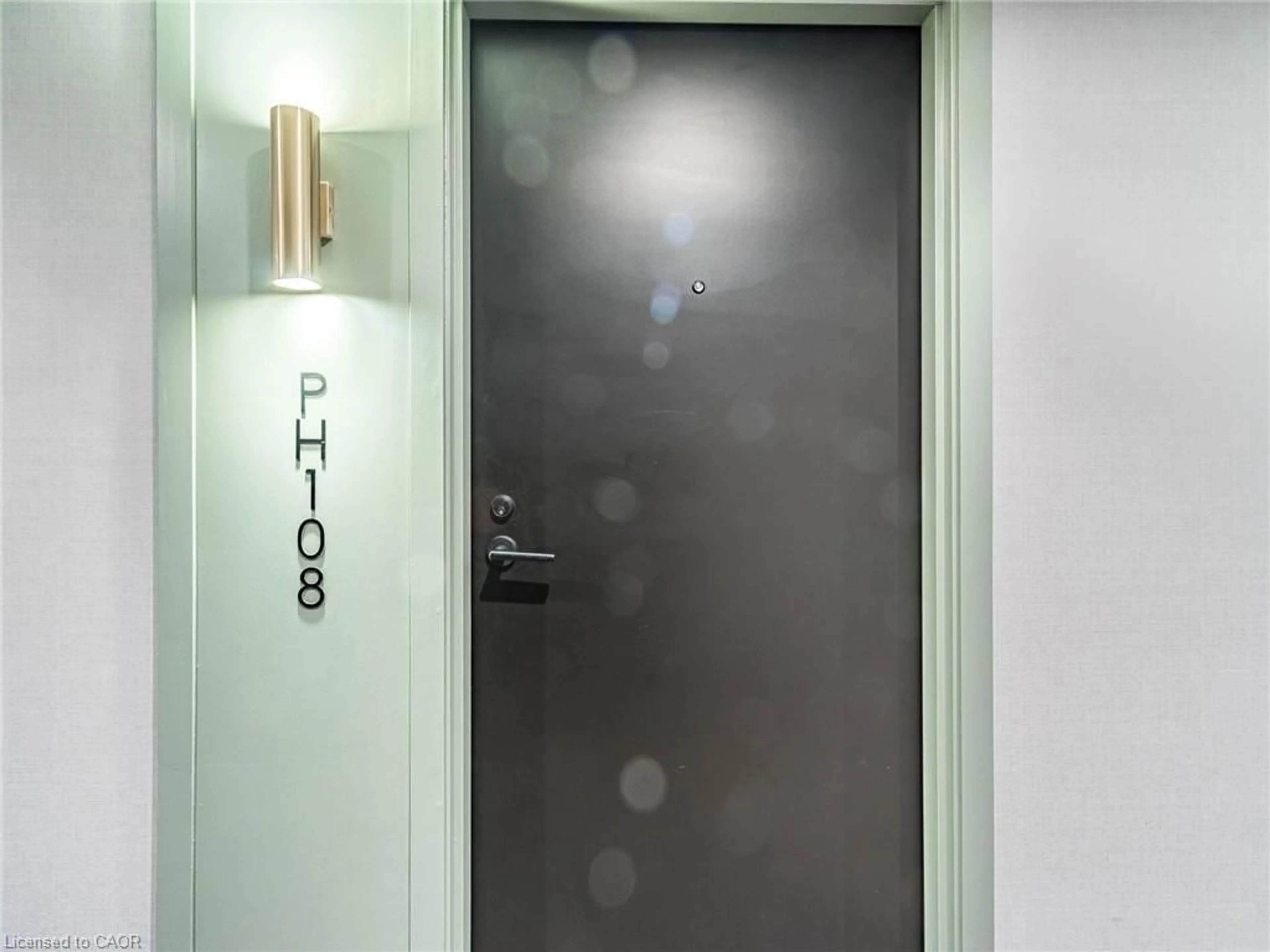 Indoor foyer for 60 Shuter St #PH108, Toronto Ontario M5B 0B7