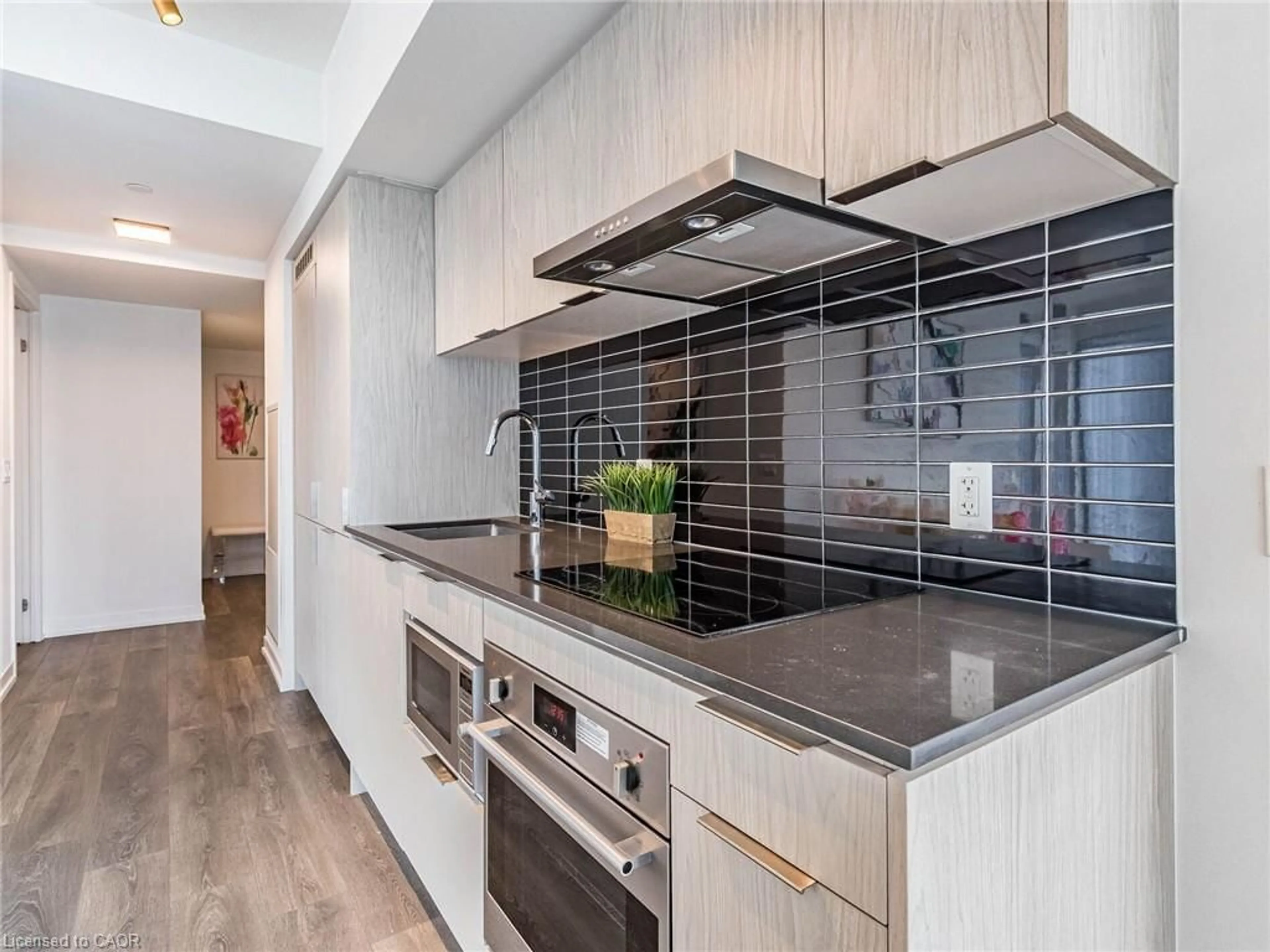 Contemporary kitchen, ceramic/tile floor for 60 Shuter St #PH108, Toronto Ontario M5B 0B7