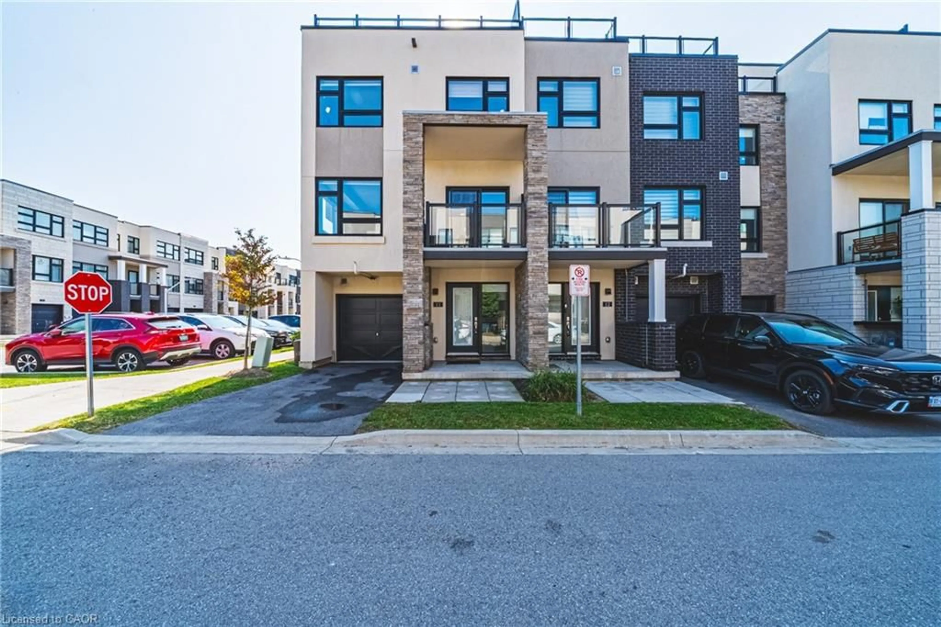 Home with brick exterior material, street for 1121 Cooke Blvd #13, Burlington Ontario L7T 0C3
