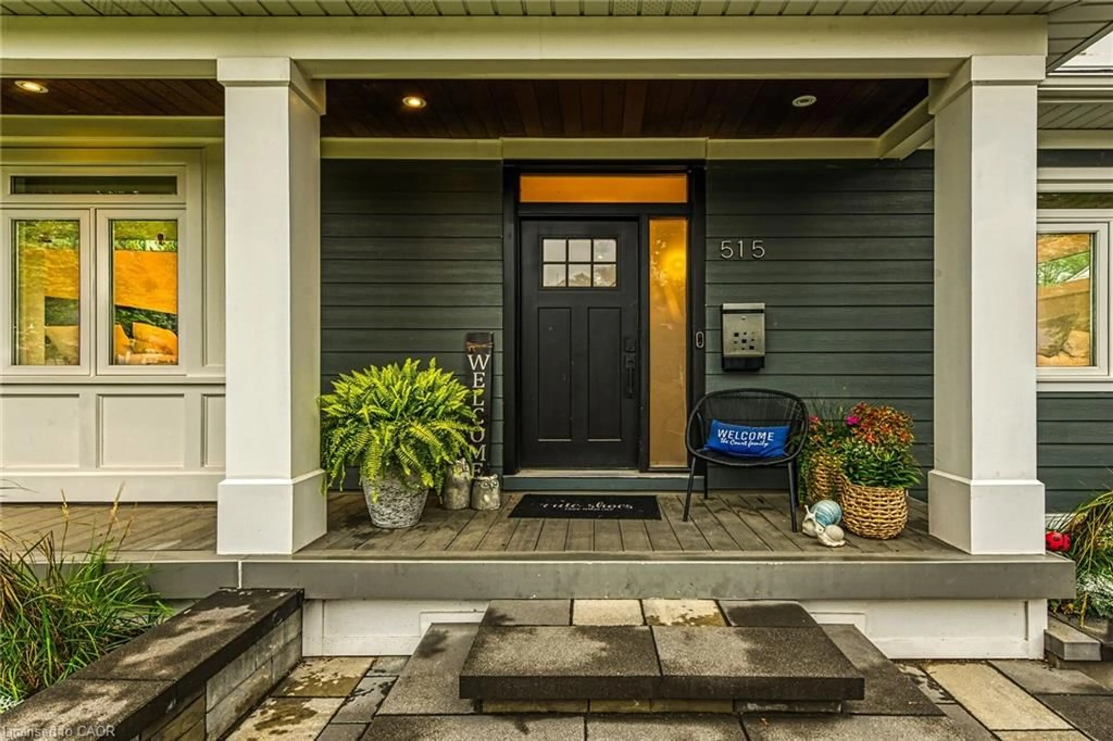 Indoor entryway for 515 Bridgman Ave, Burlington Ontario L7R 2V5