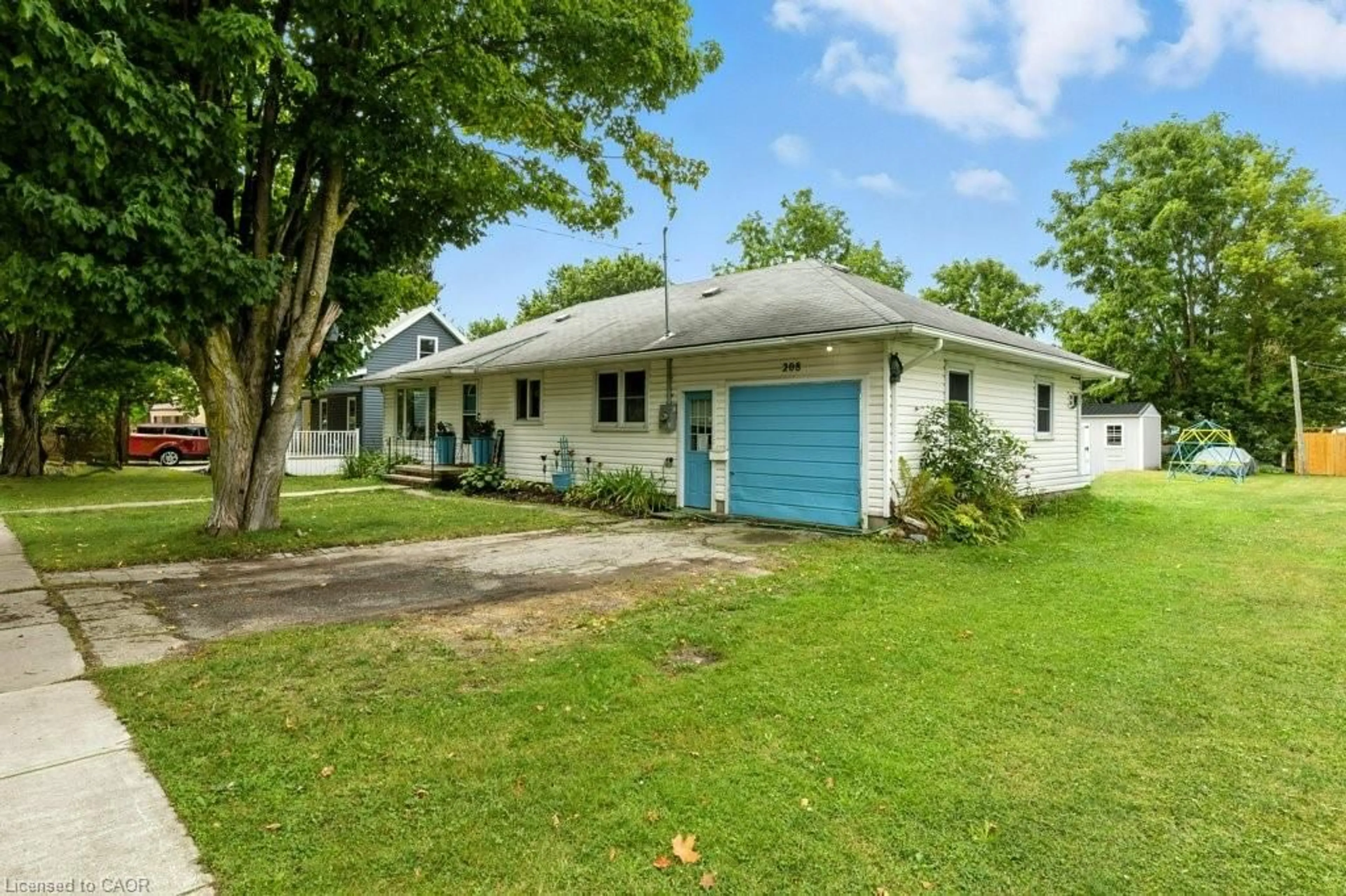 A pic from outside/outdoor area/front of a property/back of a property/a pic from drone, street for 208 King St, Atwood Ontario N0G 1B0