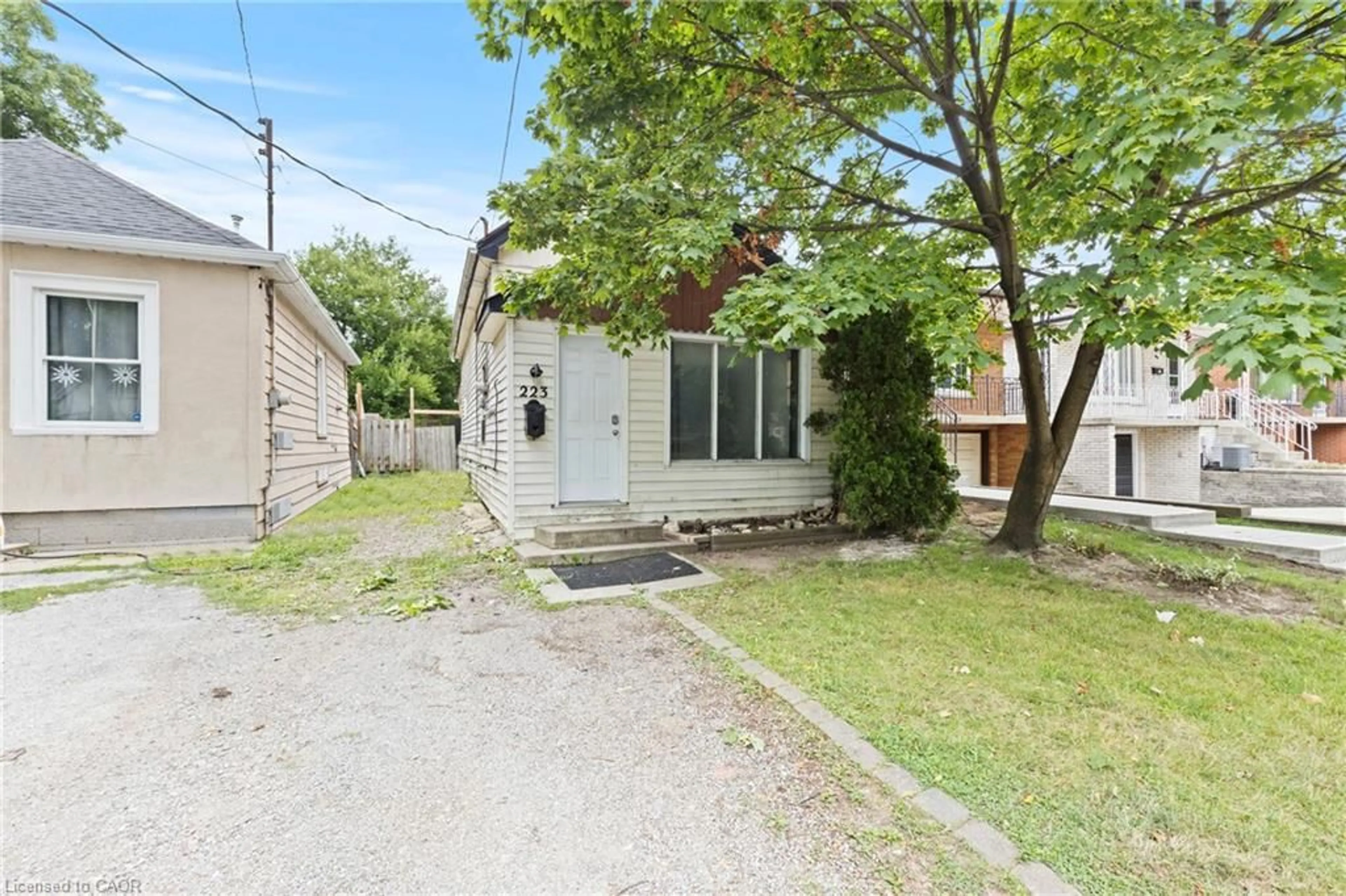 Unknown for 223 East 8th St, Hamilton Ontario L9A 3L7
