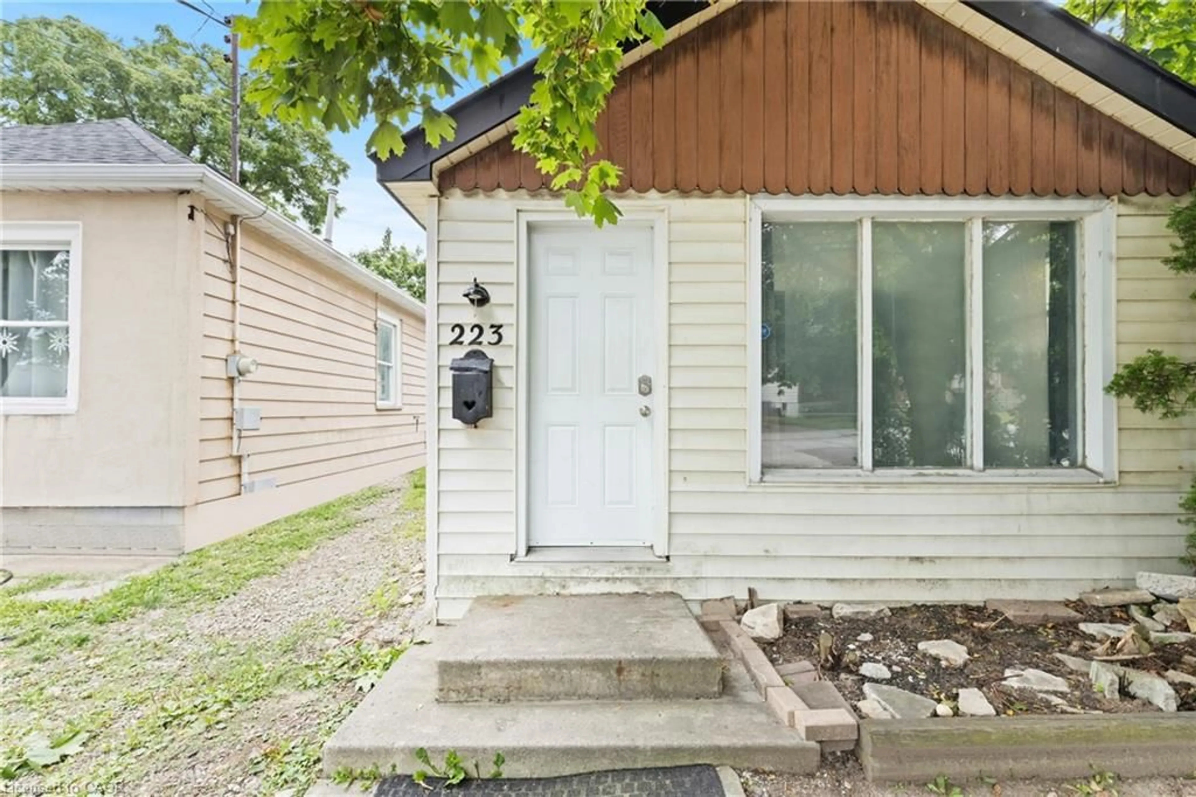 Patio, street for 223 East 8th St, Hamilton Ontario L9A 3L7