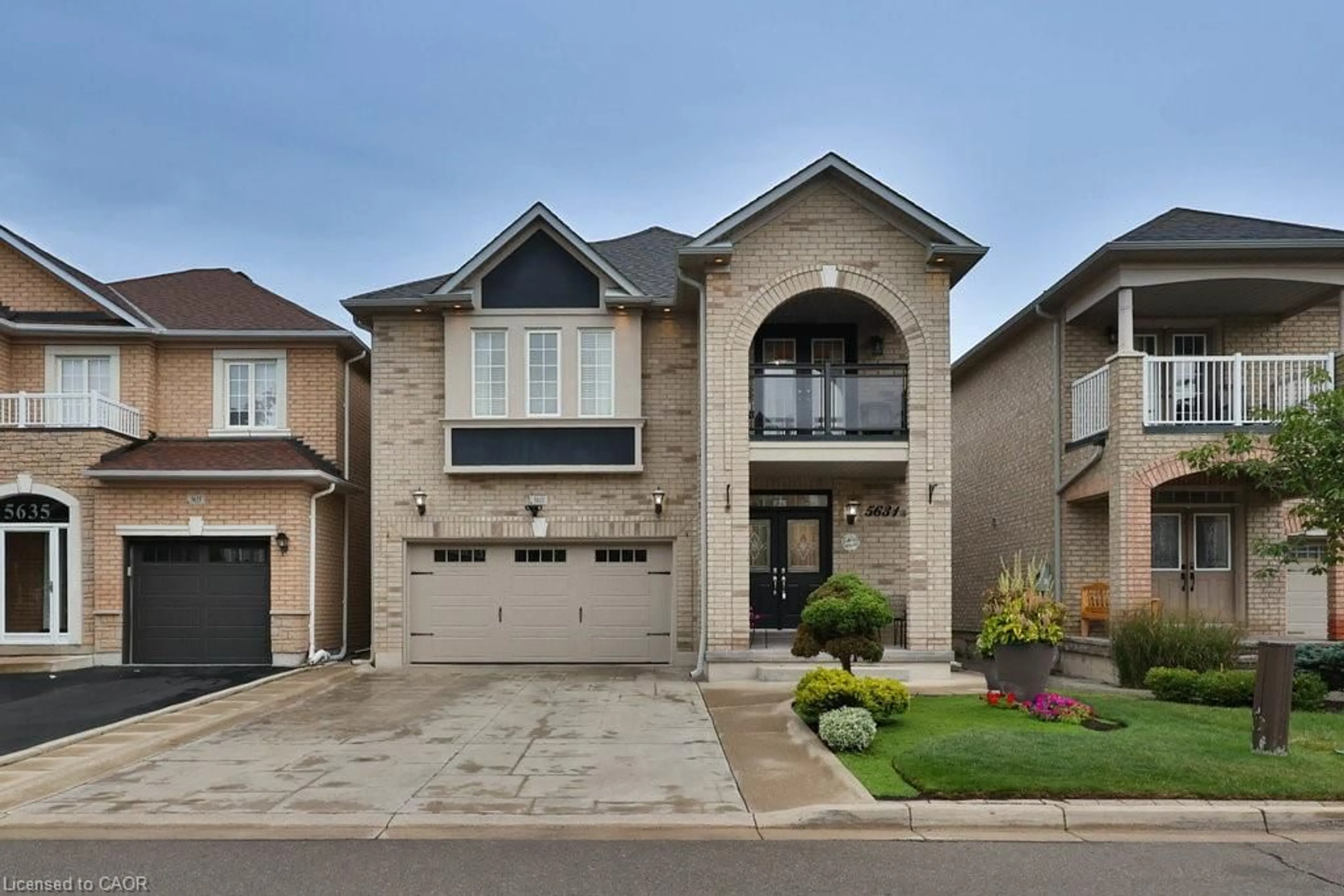 Home with brick exterior material, street for 5631 Kellandy Run, Mississauga Ontario L5M 7A8