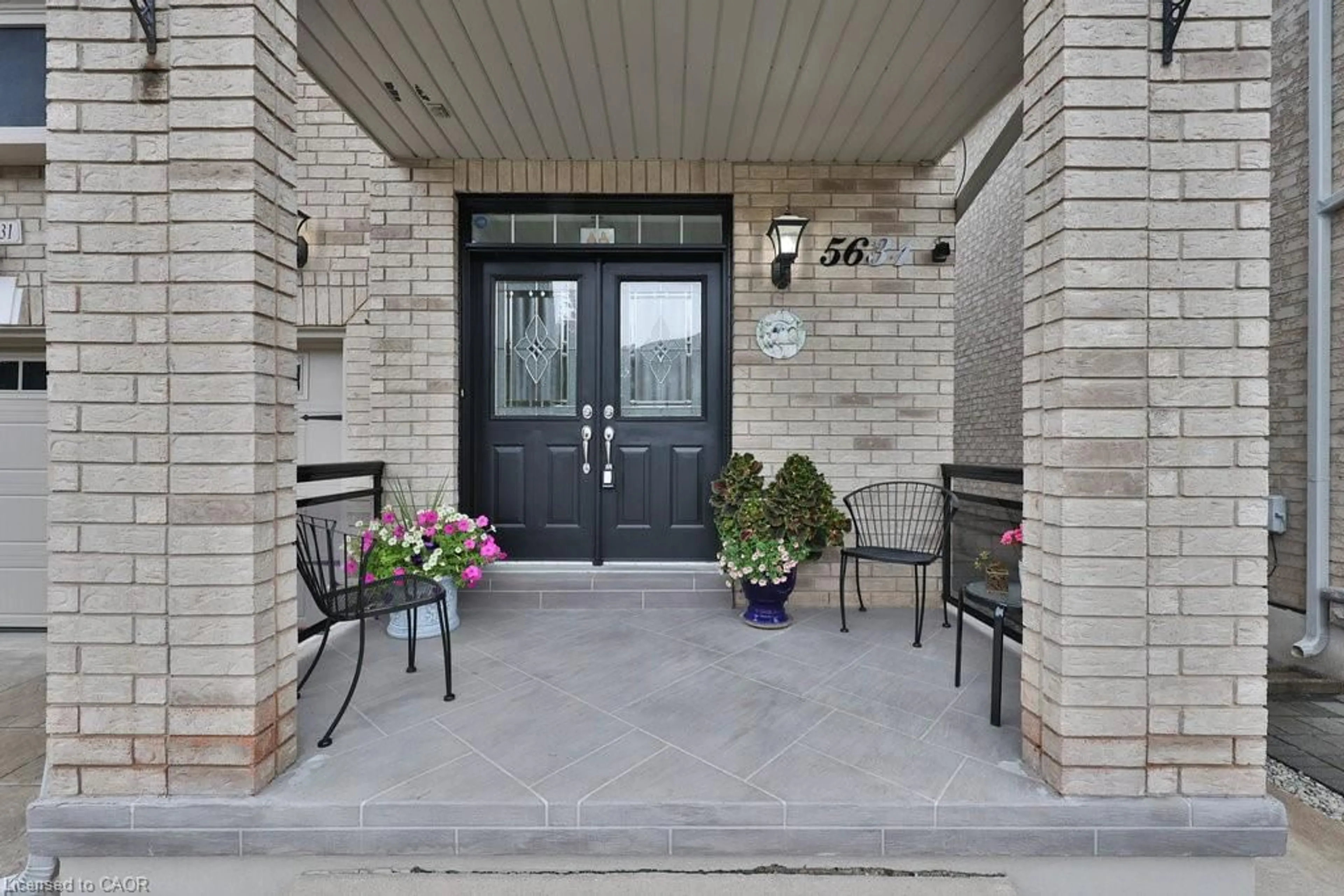 Indoor entryway for 5631 Kellandy Run, Mississauga Ontario L5M 7A8
