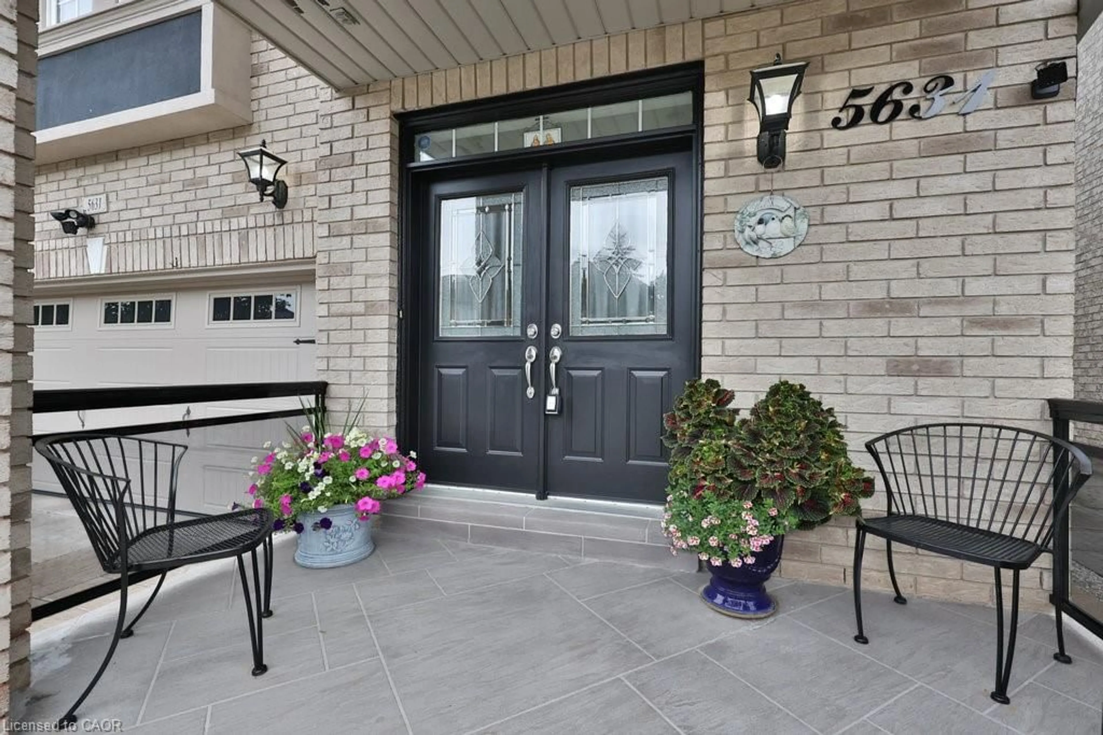 Indoor entryway for 5631 Kellandy Run, Mississauga Ontario L5M 7A8