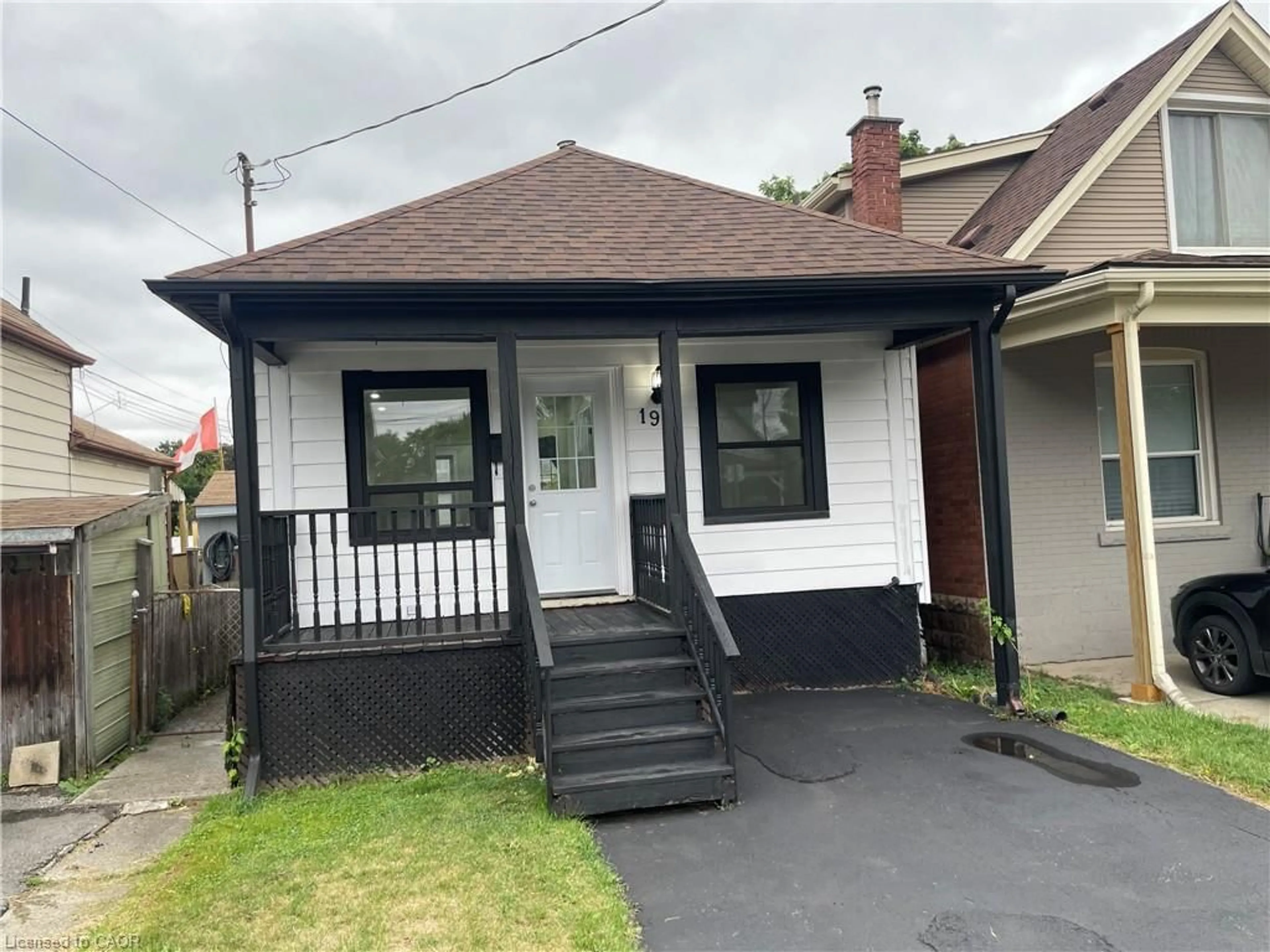 Home with vinyl exterior material, street for 193 Province St, Hamilton Ontario L8H 4J2