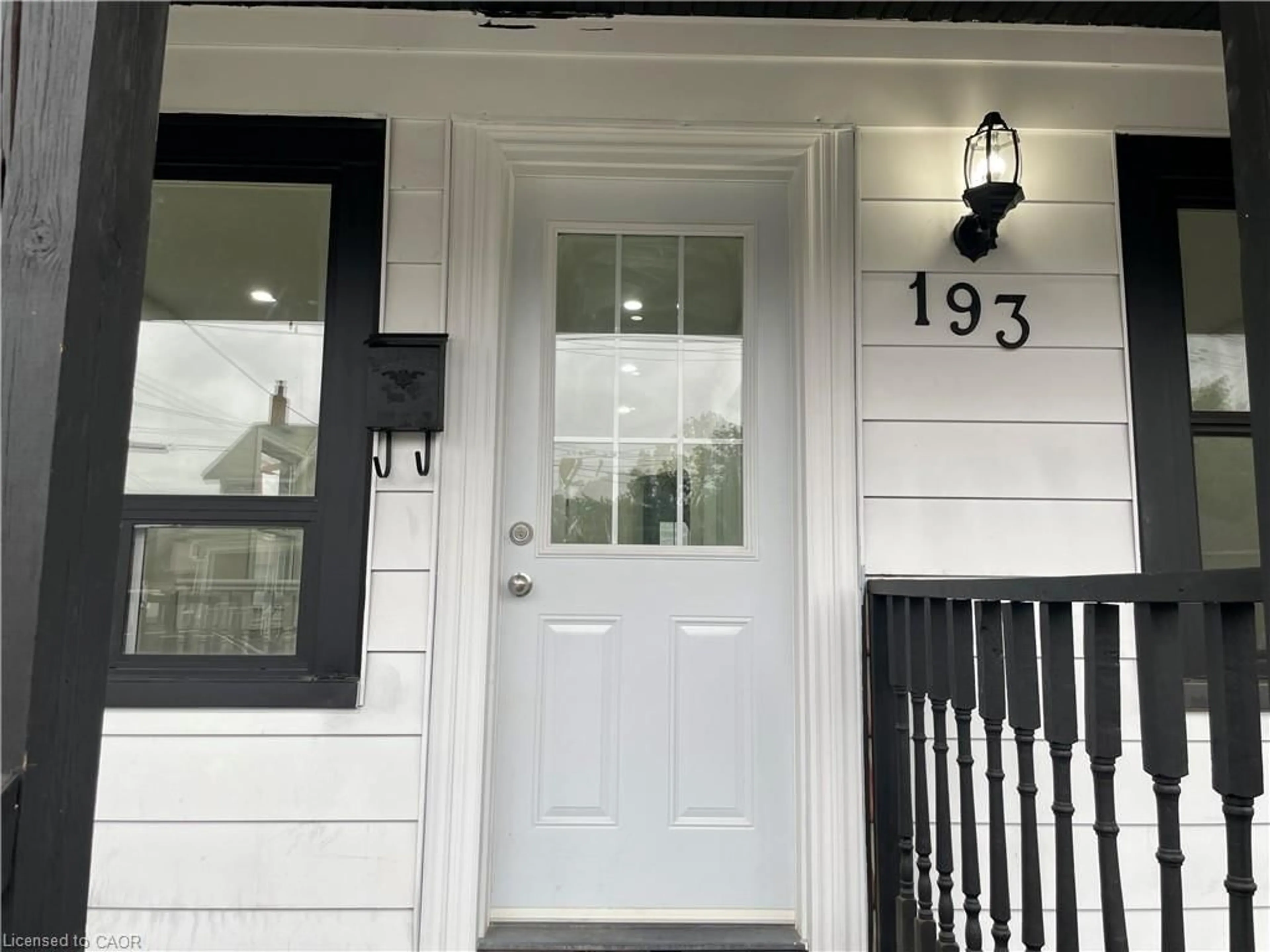 Home with vinyl exterior material, street for 193 Province St, Hamilton Ontario L8H 4J2