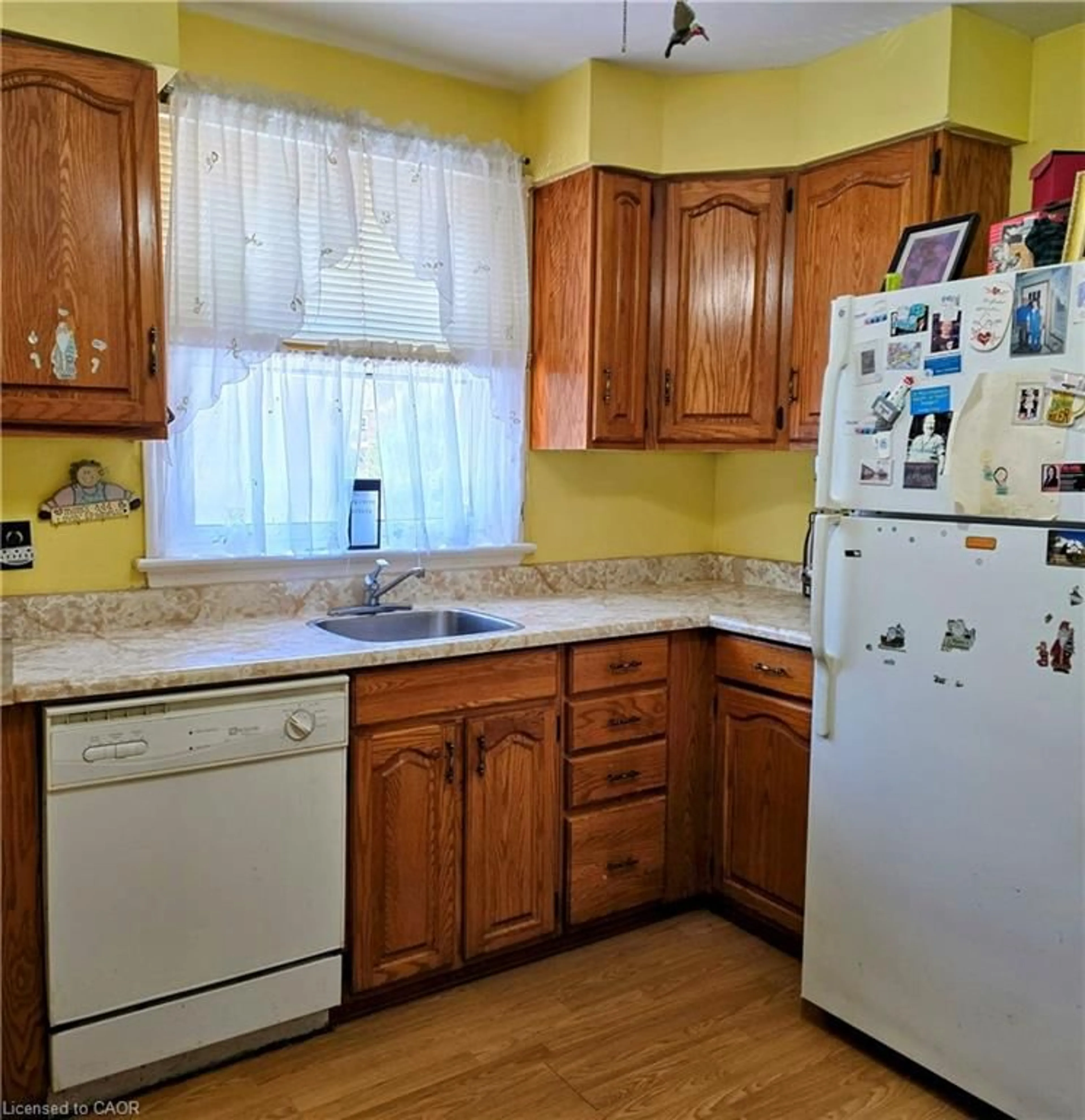 Standard kitchen, unknown for 73 Francis St, Cambridge Ontario N1S 1Z9