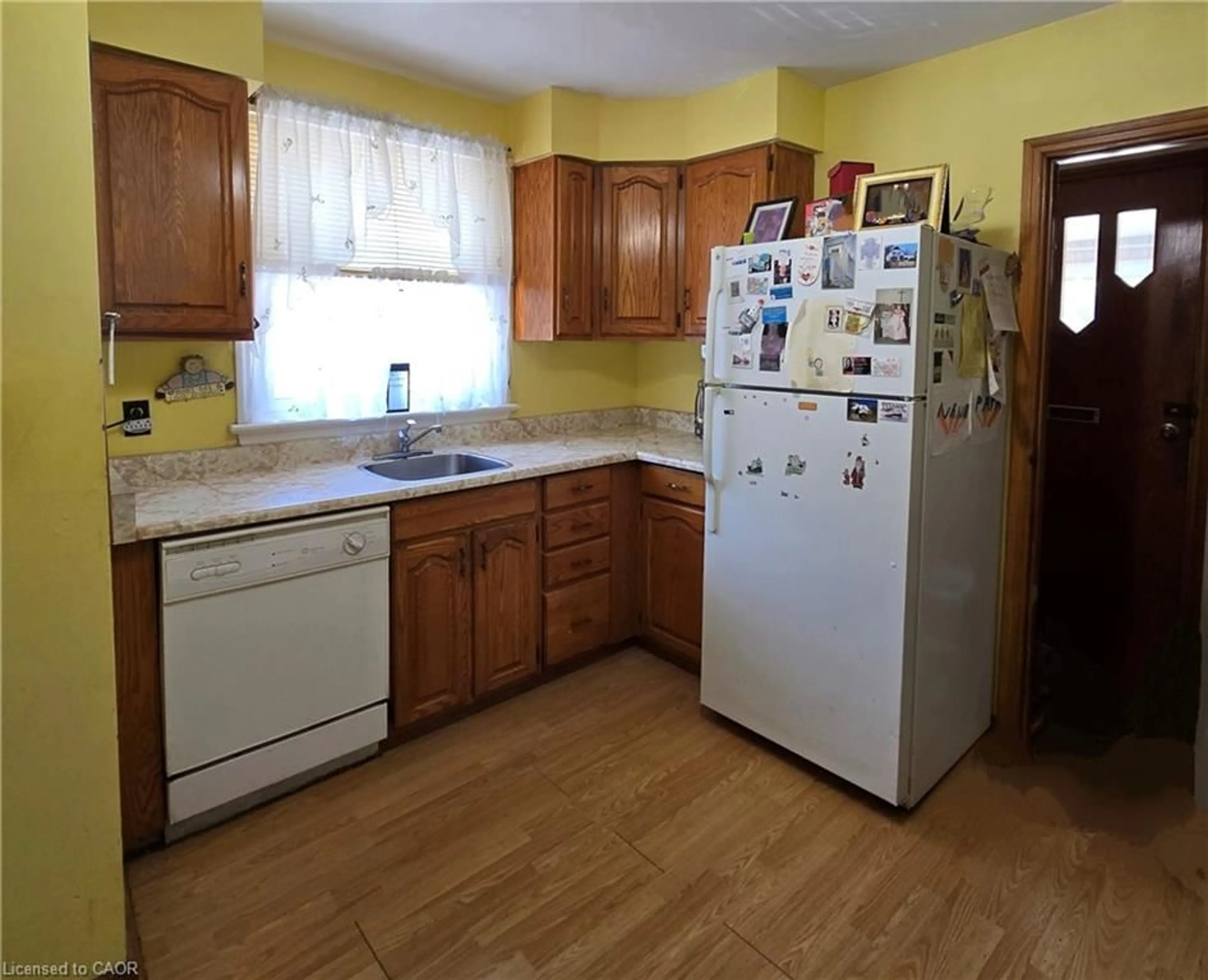 Standard kitchen, unknown for 73 Francis St, Cambridge Ontario N1S 1Z9