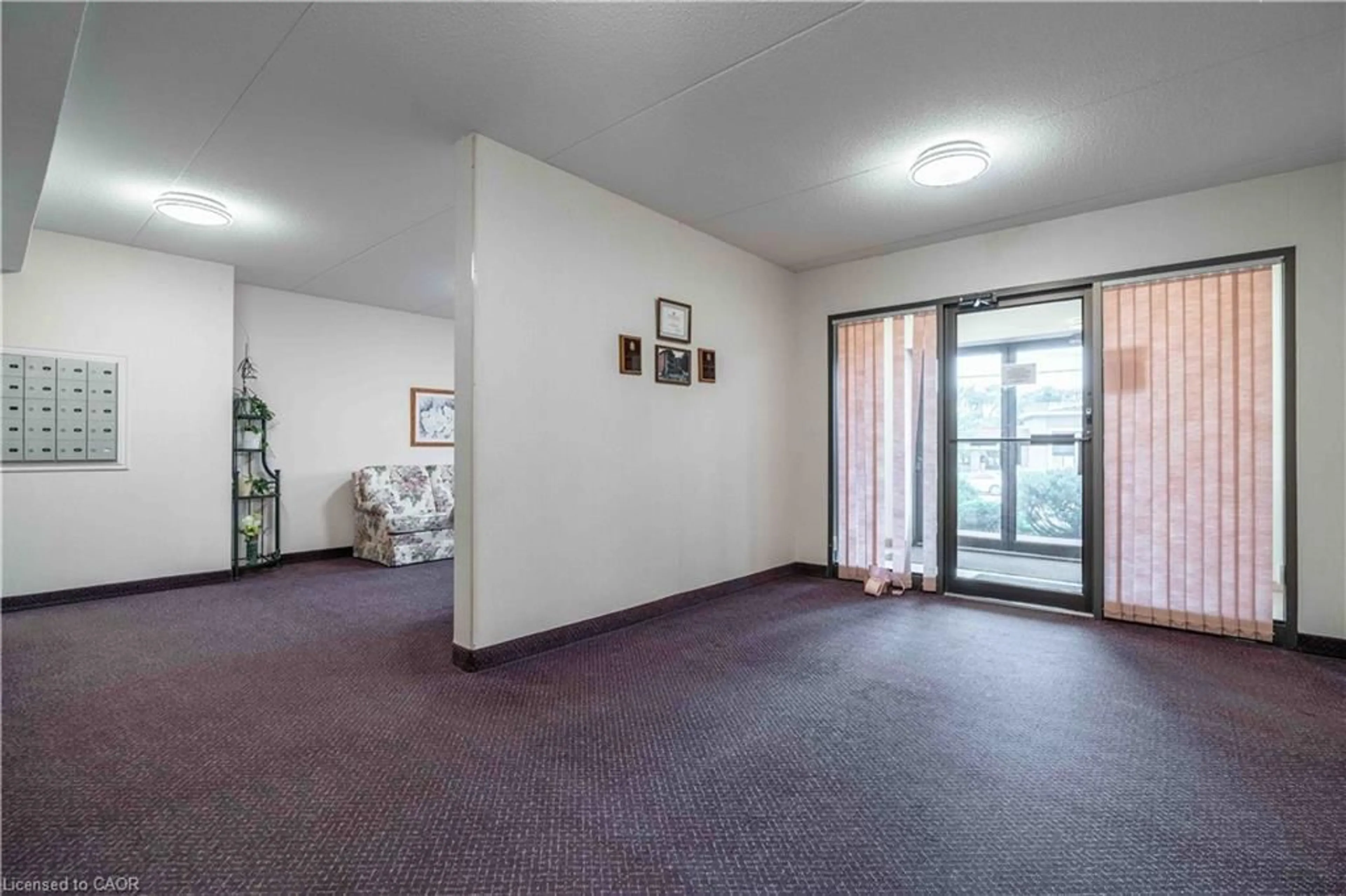 Indoor foyer for 386 Highway 8 #205, Stoney Creek Ontario L8G 1E9