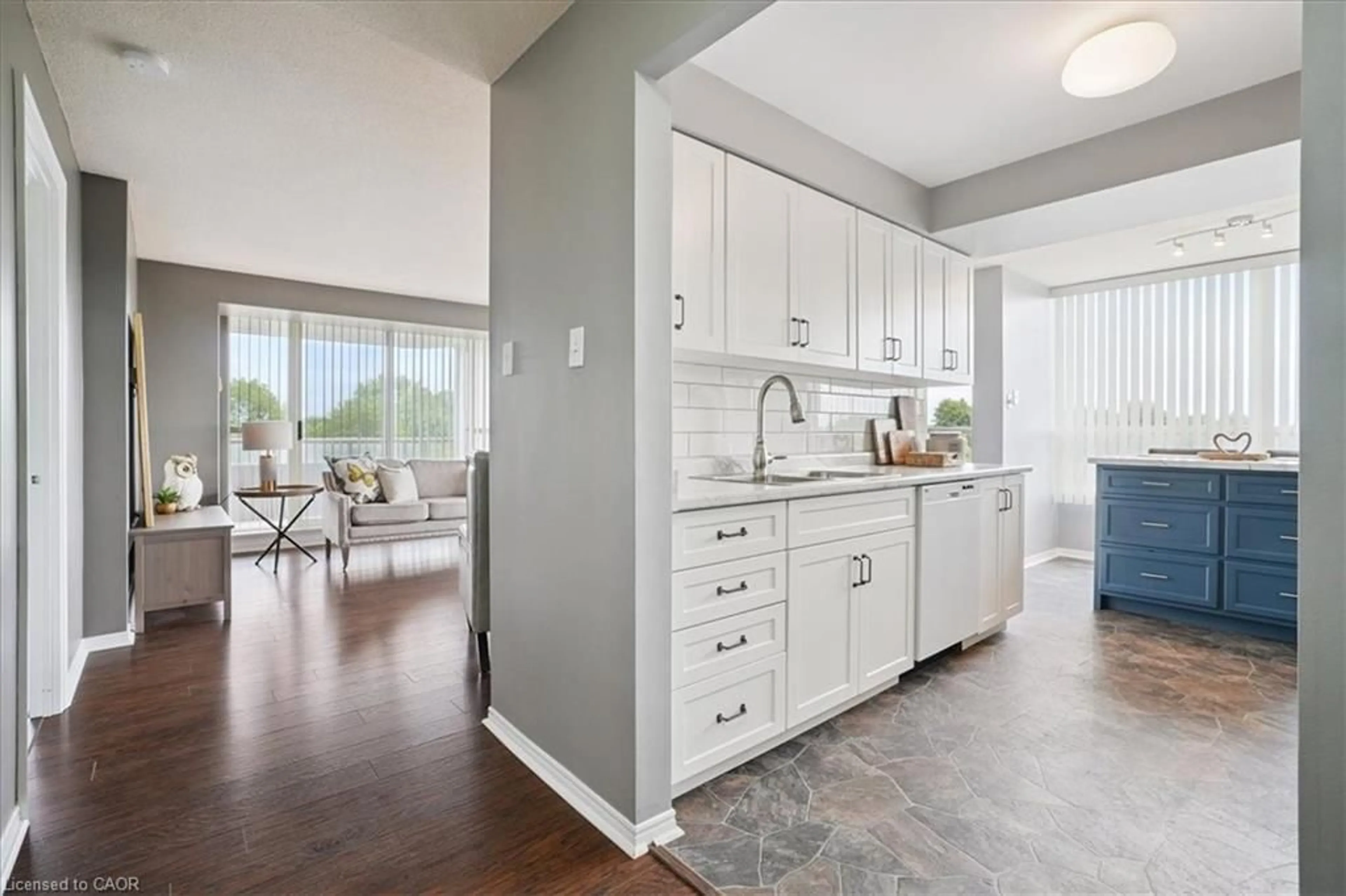 Open concept kitchen, ceramic/tile floor for 5100 Dorchester Rd #608, Niagara Falls Ontario L2E 7H4